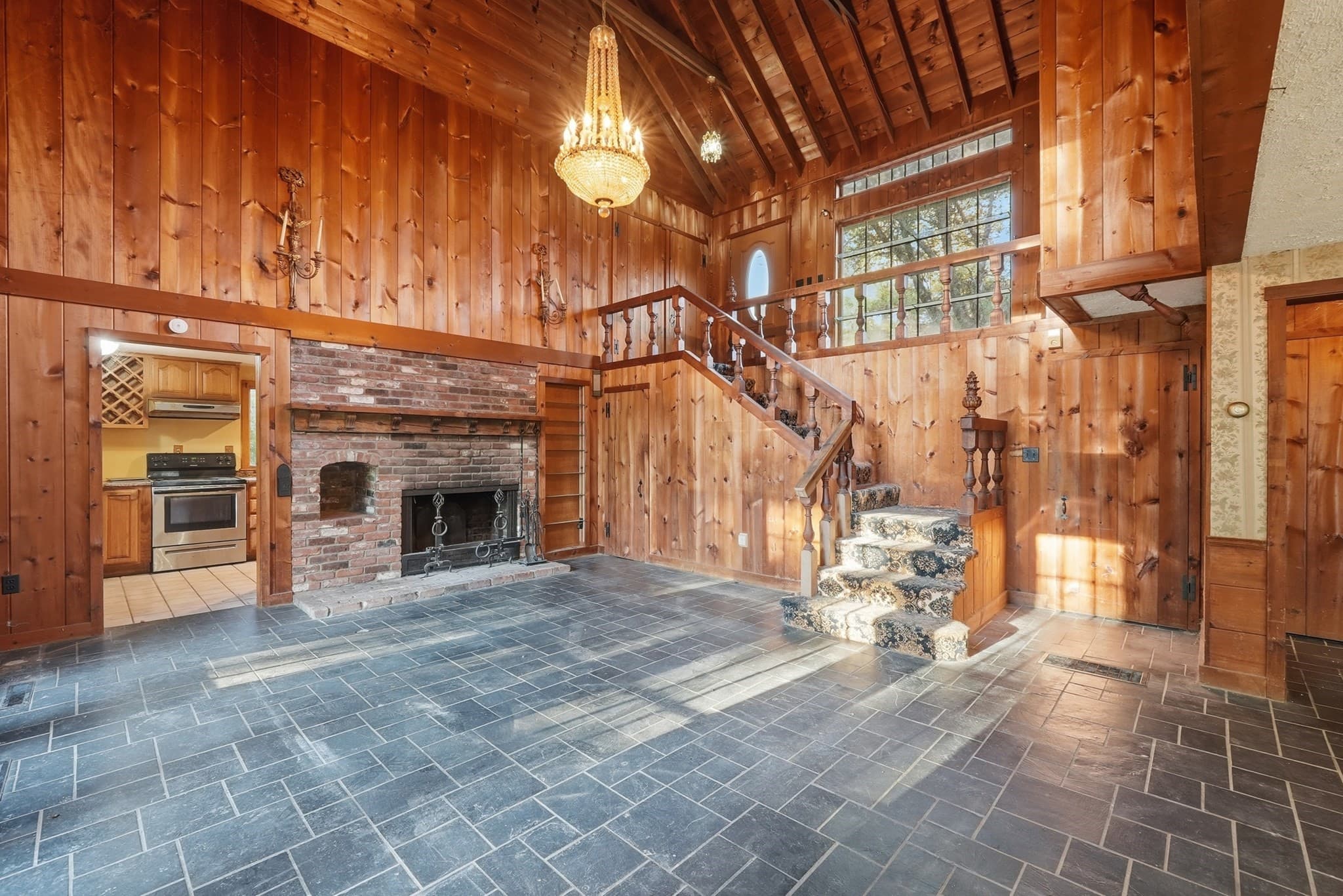 Single Family Residence at 8 Pumpkin Ln, Charlton MA 01507, photo 13 of 32