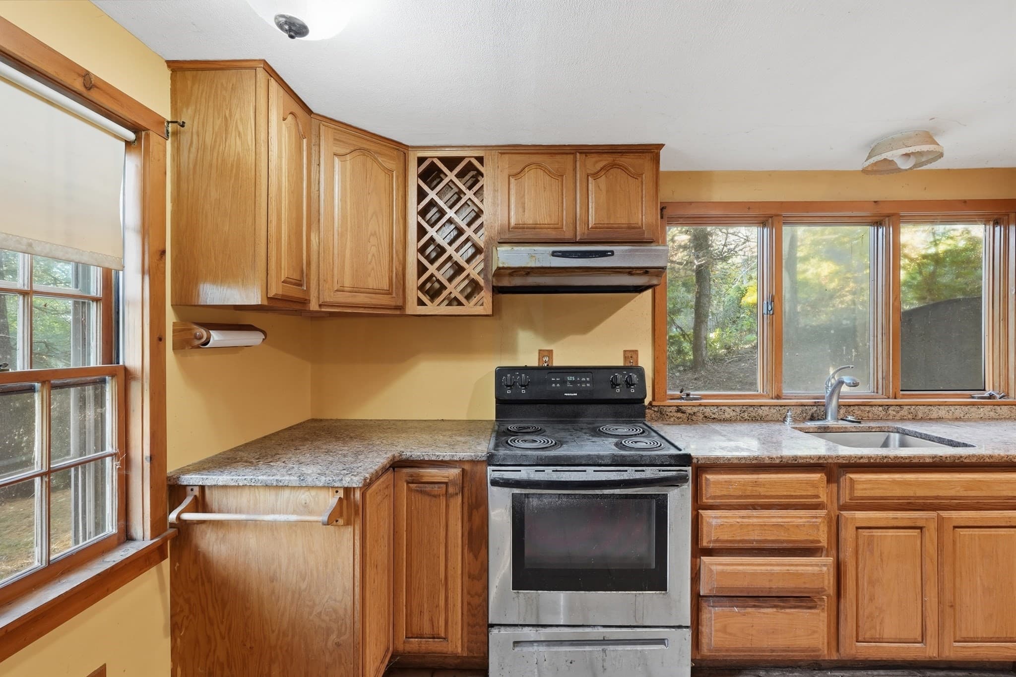 Single Family Residence at 8 Pumpkin Ln, Charlton MA 01507, photo 5 of 32