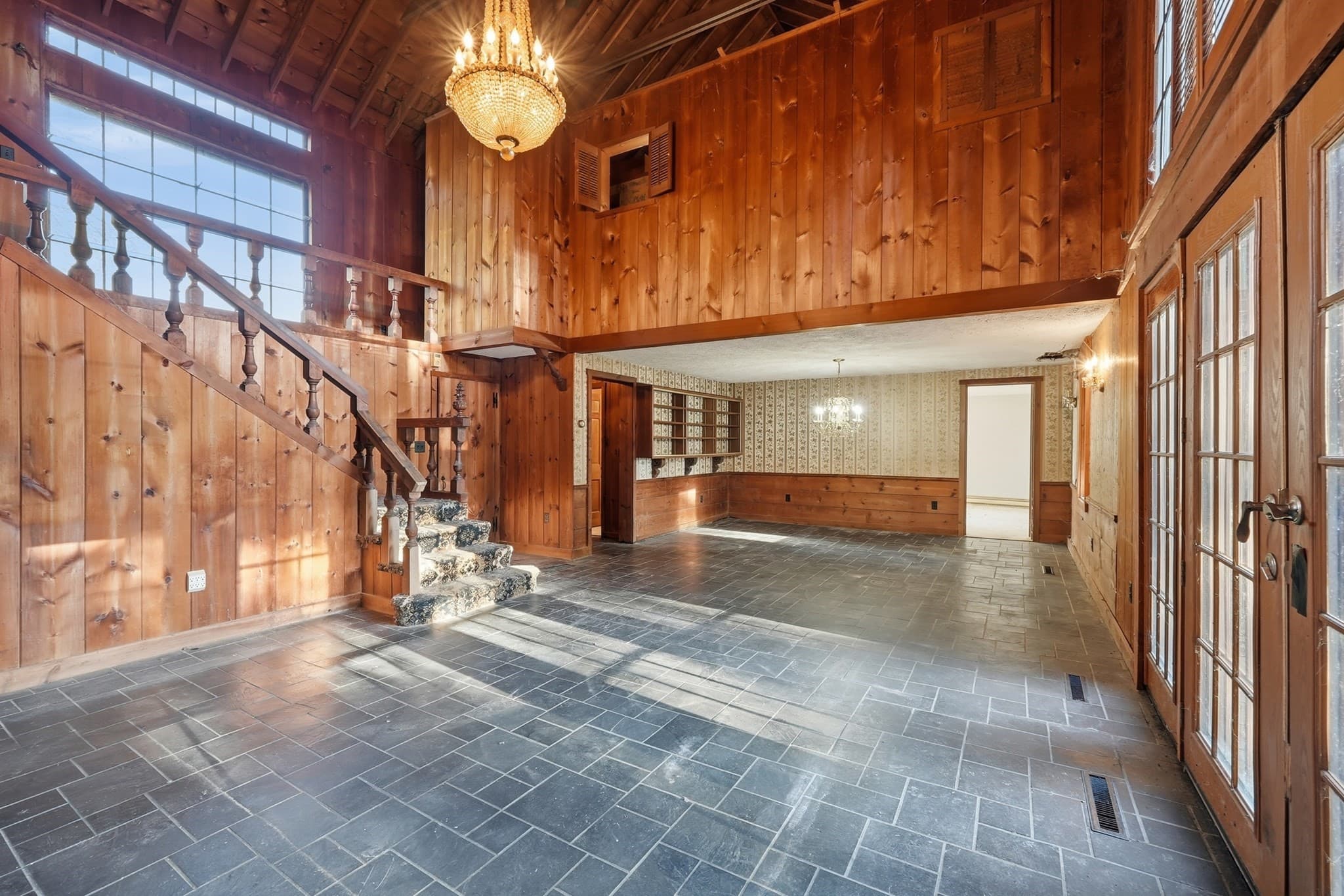 Single Family Residence at 8 Pumpkin Ln, Charlton MA 01507, photo 8 of 32