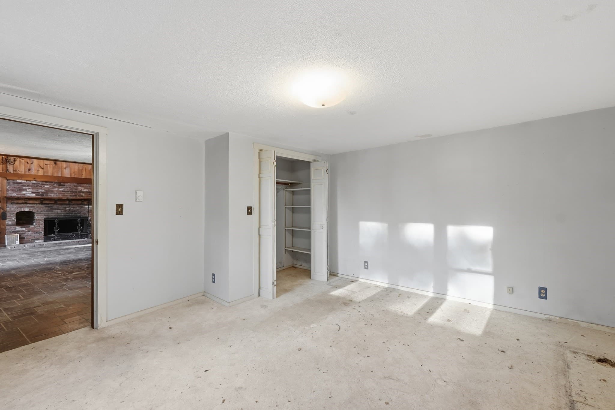 Single Family Residence at 8 Pumpkin Ln, Charlton MA 01507, photo 25 of 32