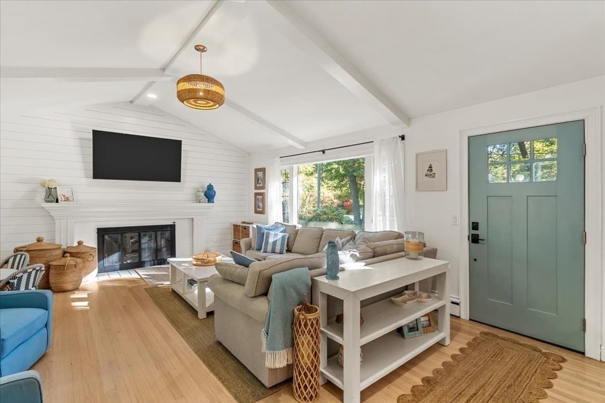 Single Family Residence at 268 Colonel Hunt Dr, Abington MA 02351, photo 7 of 36