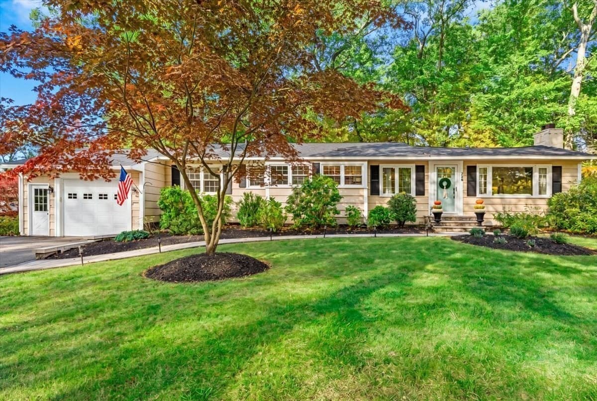268 Colonel Hunt Dr, Abington MA 02351