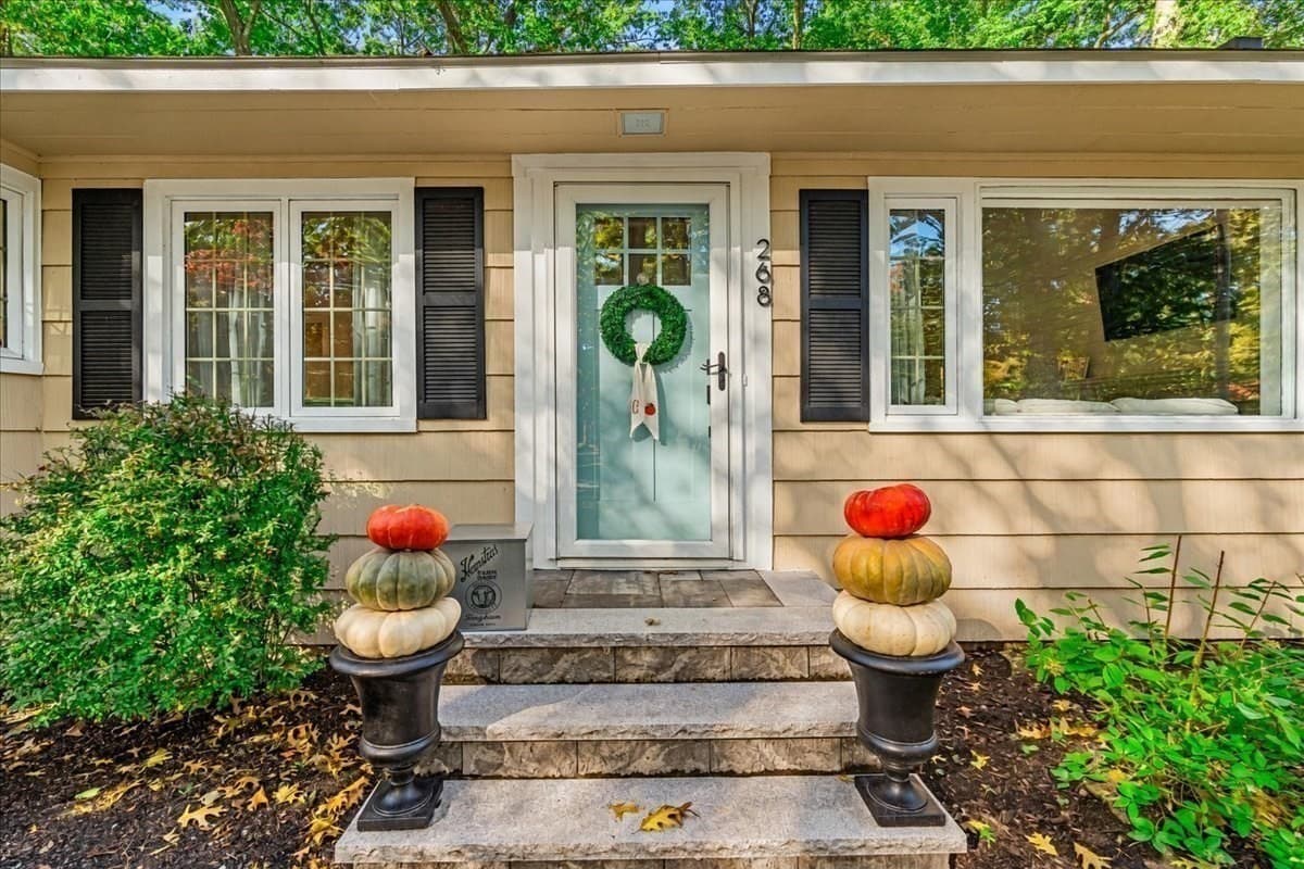 Single Family Residence at 268 Colonel Hunt Dr, Abington MA 02351, photo 5 of 36