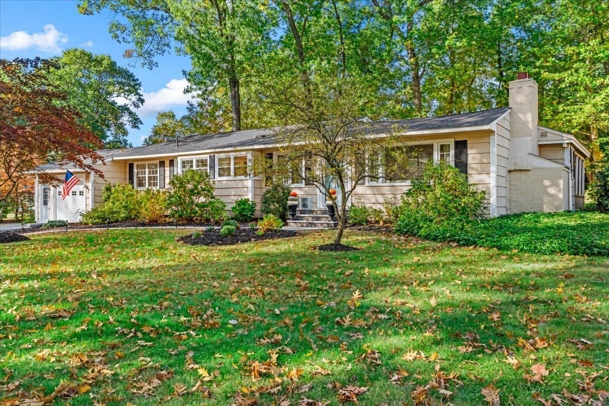 Single Family Residence at 268 Colonel Hunt Dr, Abington MA 02351, photo 4 of 36