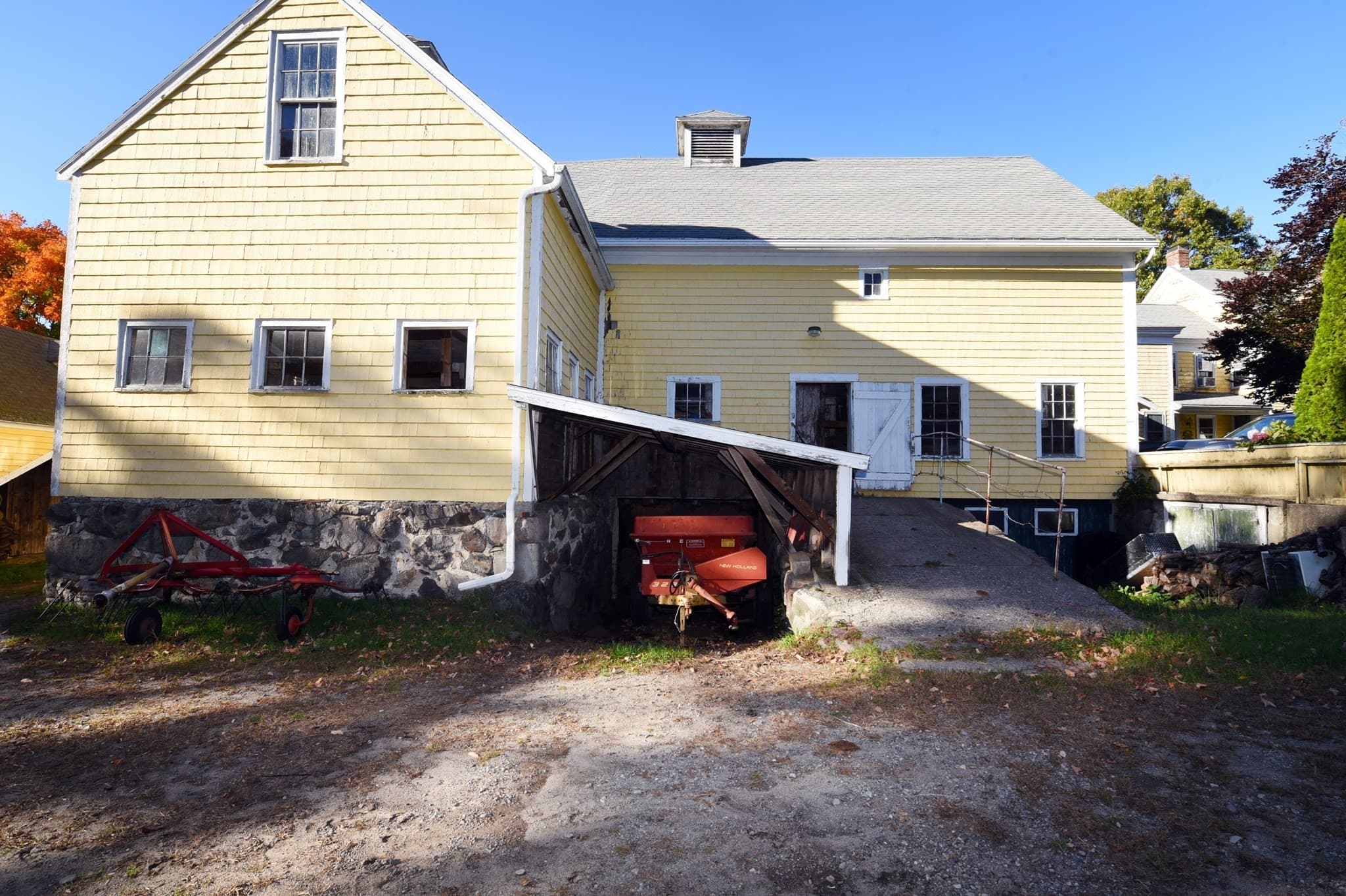 Single Family Residence at 558 N Main St, Randolph MA 02368, photo 7 of 41