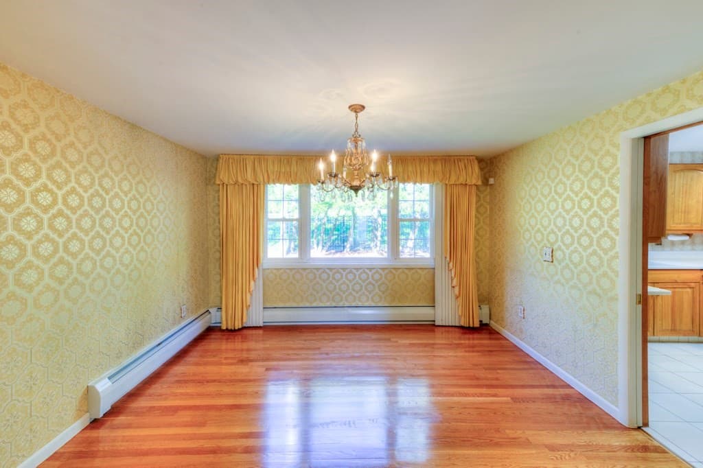 Single Family Residence at 20 Dubiel Dr, Worcester MA 01609, photo 6 of 41