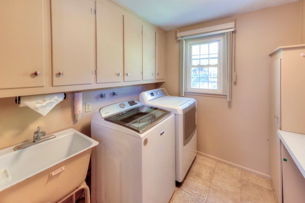 Single Family Residence at 20 Dubiel Dr, Worcester MA 01609, photo 18 of 41