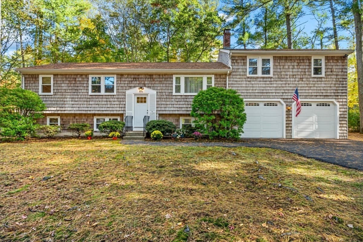 528 Spring St, Hanson MA 02341