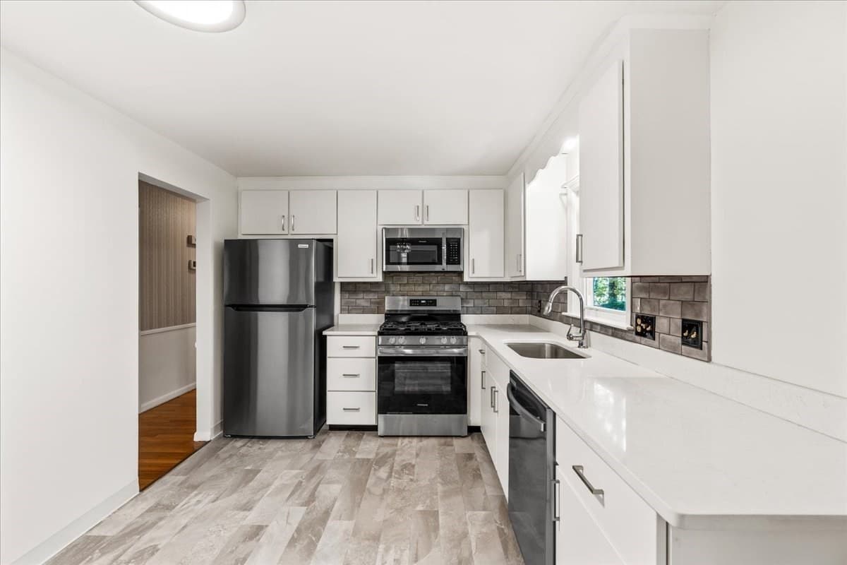 Single Family Residence at 528 Spring St, Hanson MA 02341, photo 4 of 42