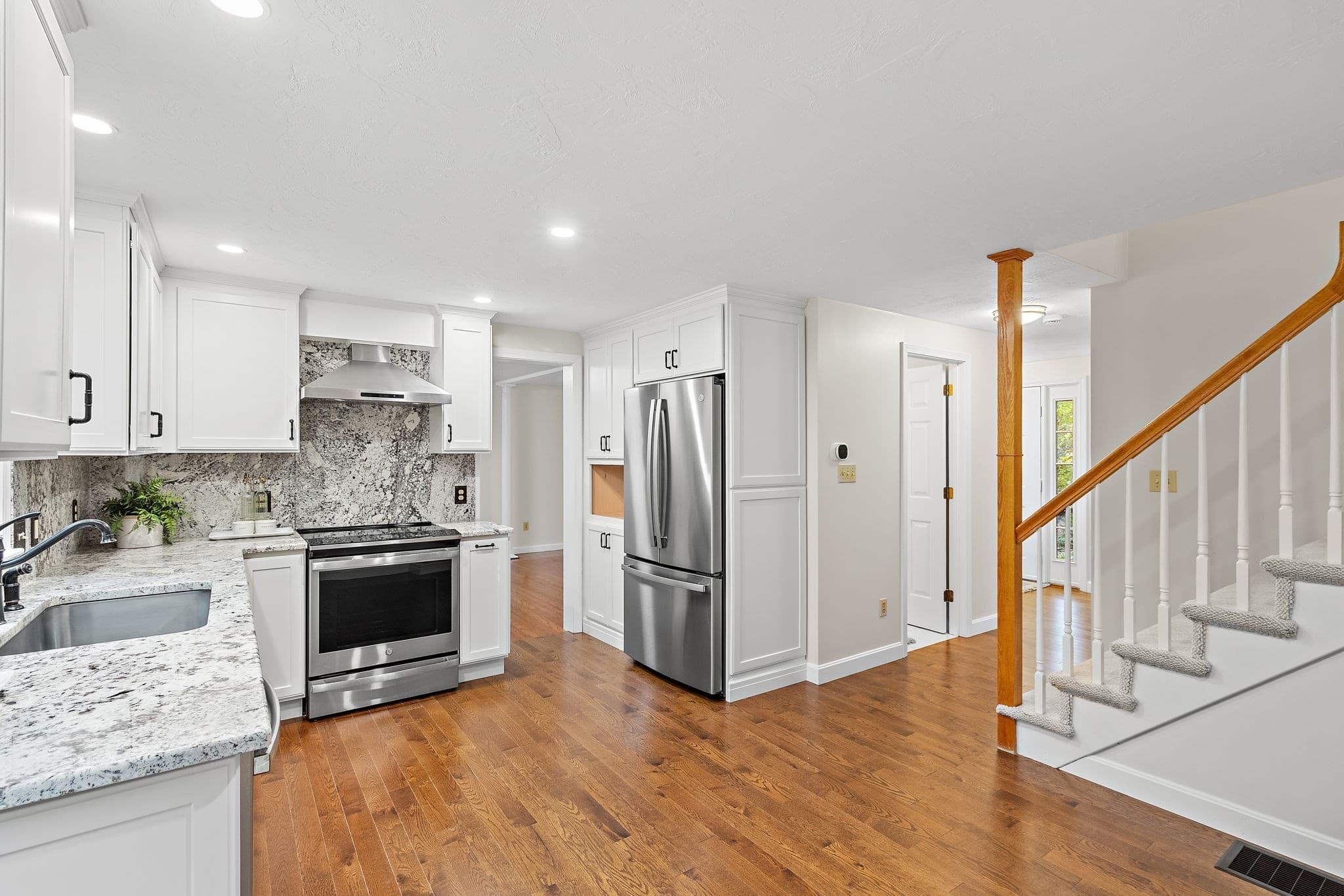 Single Family Residence at 15 Quail Hollow Dr, Shrewsbury MA 01545, photo 12 of 38