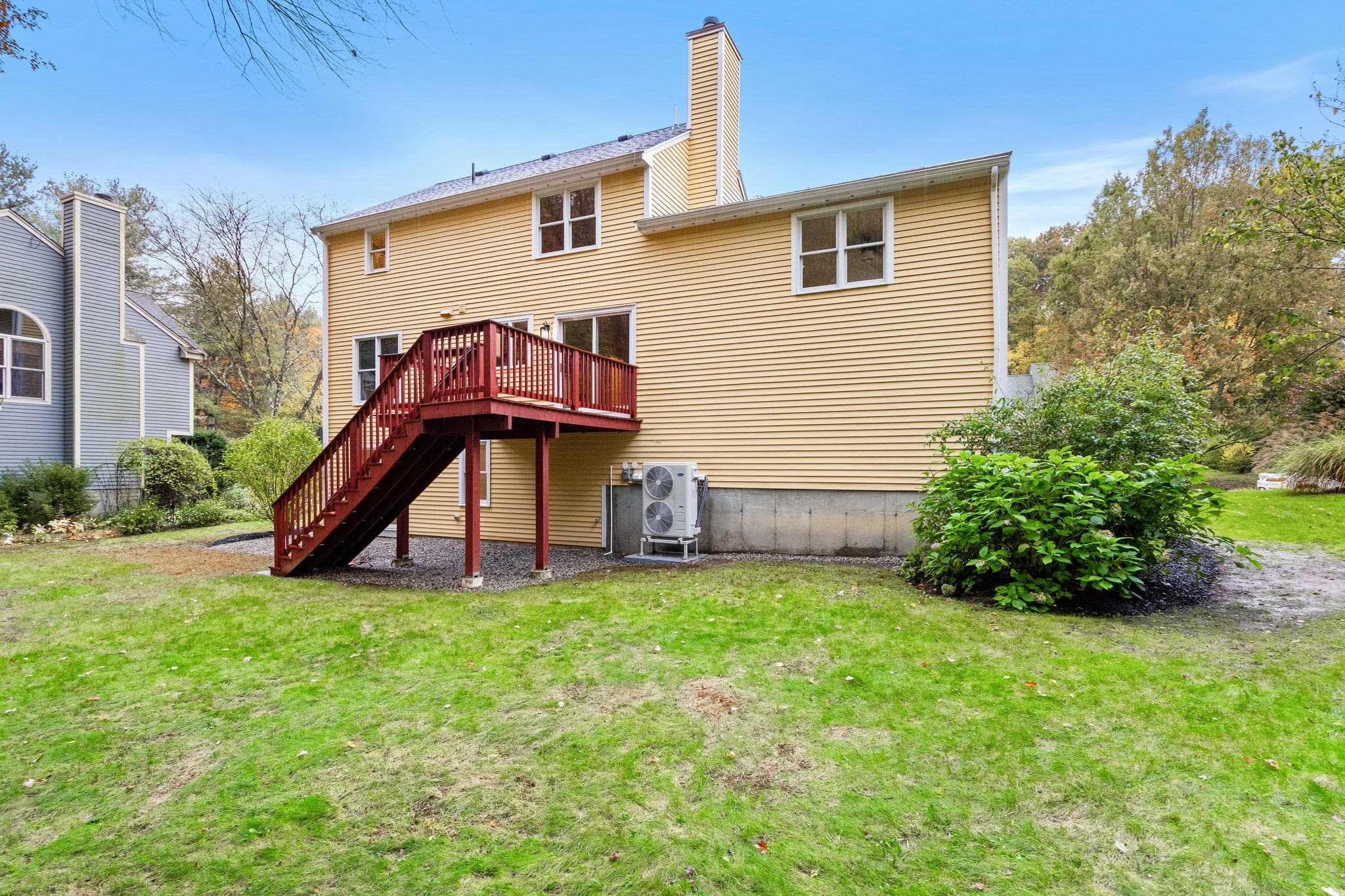 Single Family Residence at 15 Quail Hollow Dr, Shrewsbury MA 01545, photo 5 of 38