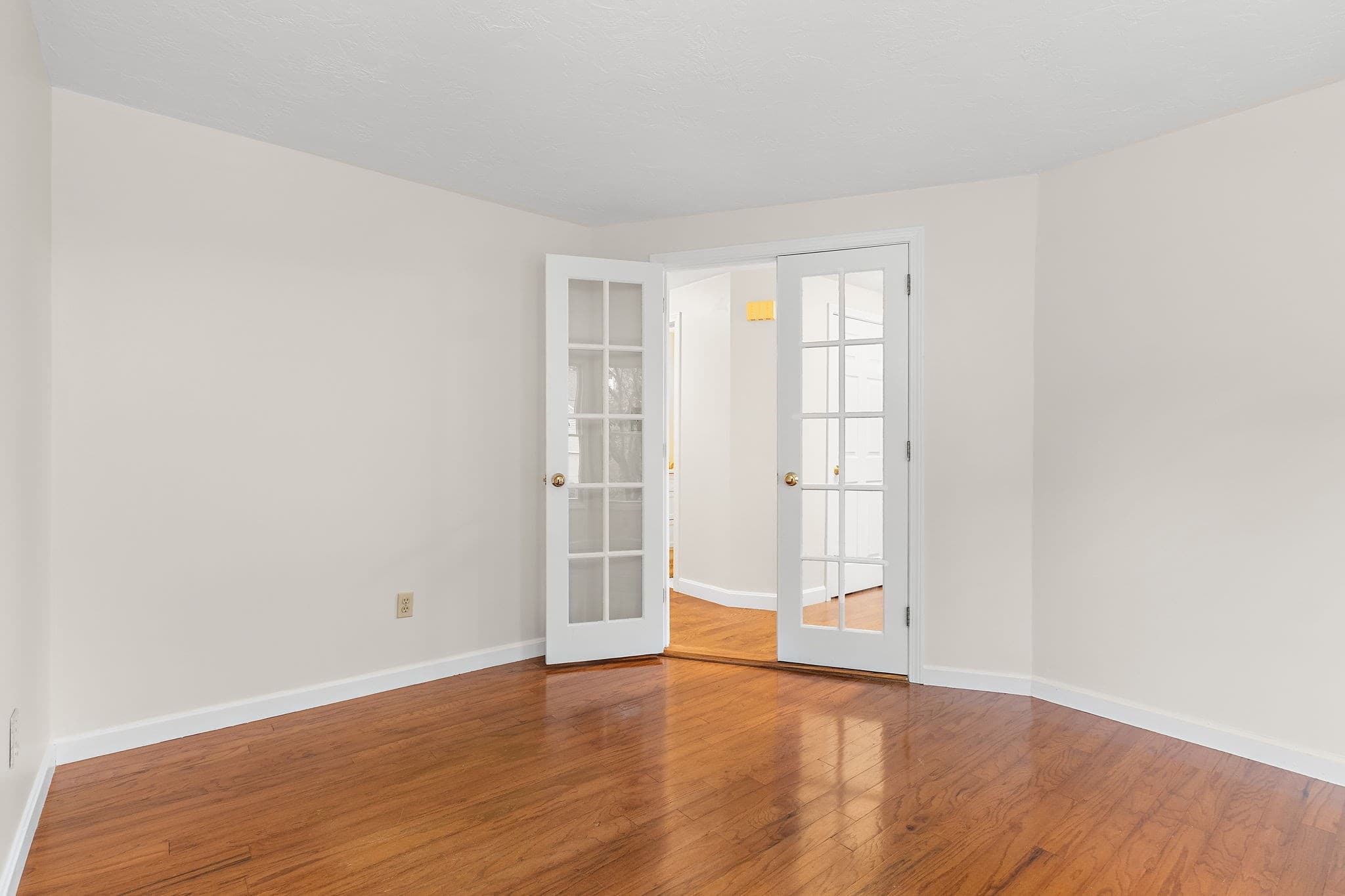 Single Family Residence at 15 Quail Hollow Dr, Shrewsbury MA 01545, photo 10 of 38