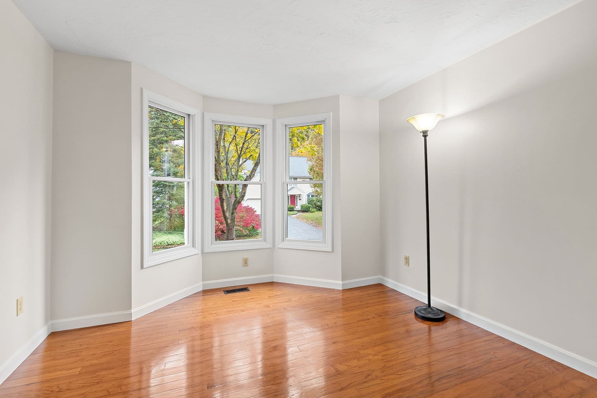 Single Family Residence at 15 Quail Hollow Dr, Shrewsbury MA 01545, photo 11 of 38