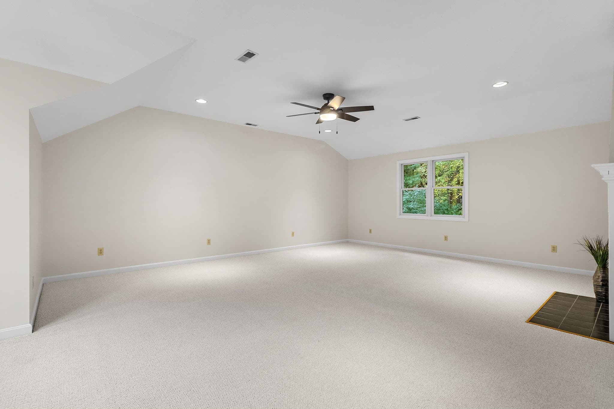 Single Family Residence at 15 Quail Hollow Dr, Shrewsbury MA 01545, photo 19 of 38