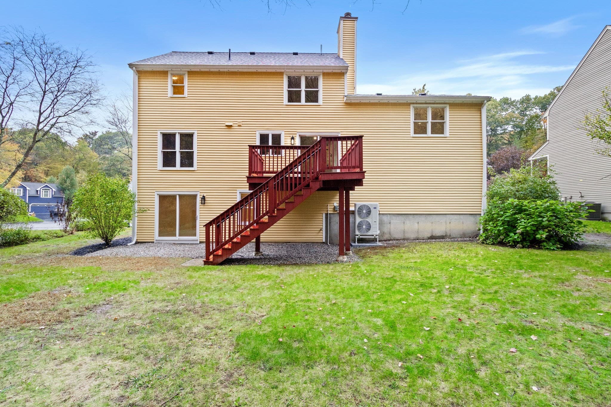 Single Family Residence at 15 Quail Hollow Dr, Shrewsbury MA 01545, photo 4 of 38