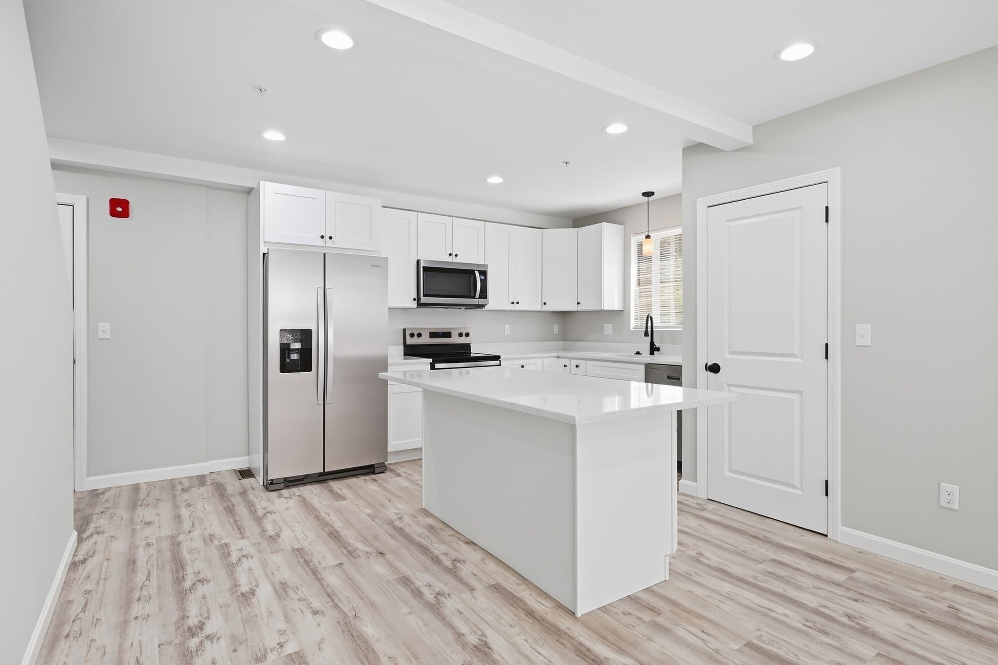 Attached (Townhouse/Rowhouse/Duplex) at 61 Parker St # 6, Springfield MA 01151, photo 3 of 17