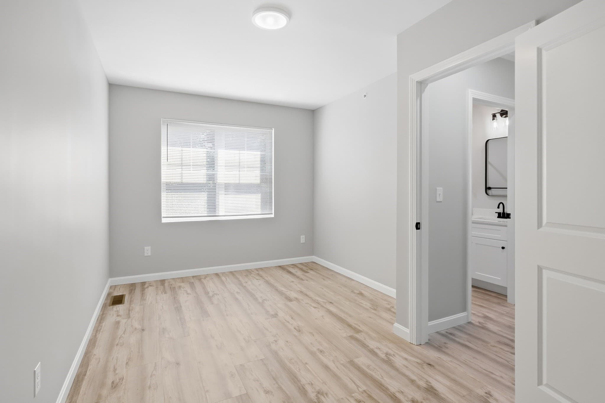 Attached (Townhouse/Rowhouse/Duplex) at 61 Parker St # 6, Springfield MA 01151, photo 11 of 17