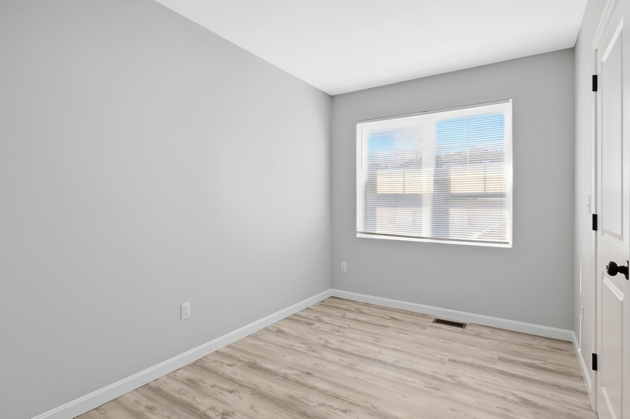 Attached (Townhouse/Rowhouse/Duplex) at 61 Parker St # 6, Springfield MA 01151, photo 8 of 17