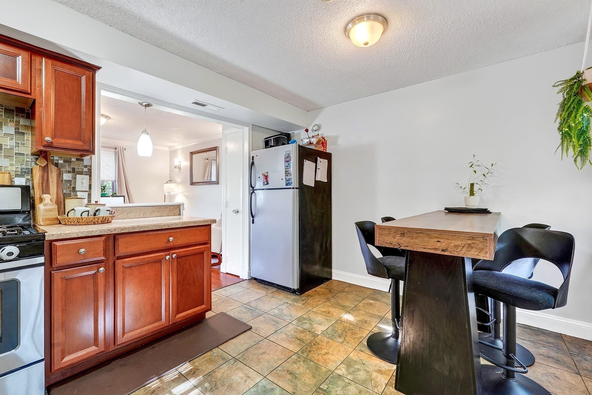 Condominium at 48 Arnold Ave. # 48, Lowell MA 01852, photo 4 of 26