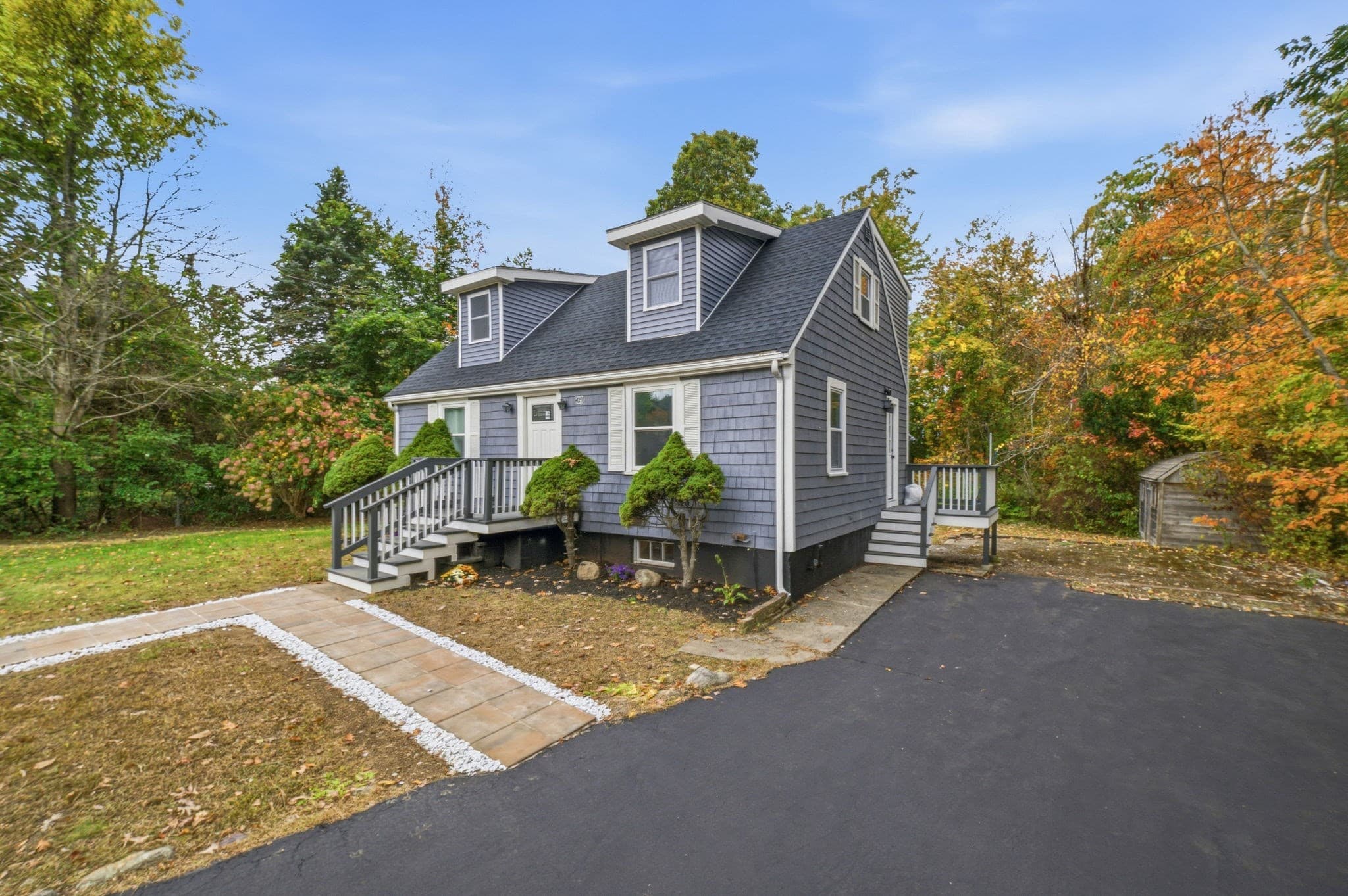 Single Family Residence at 405 Plymouth St, Holbrook MA 02343, photo 2 of 31