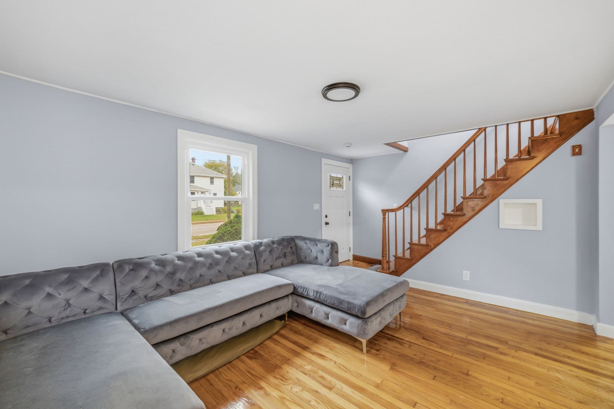 Single Family Residence at 405 Plymouth St, Holbrook MA 02343, photo 6 of 31