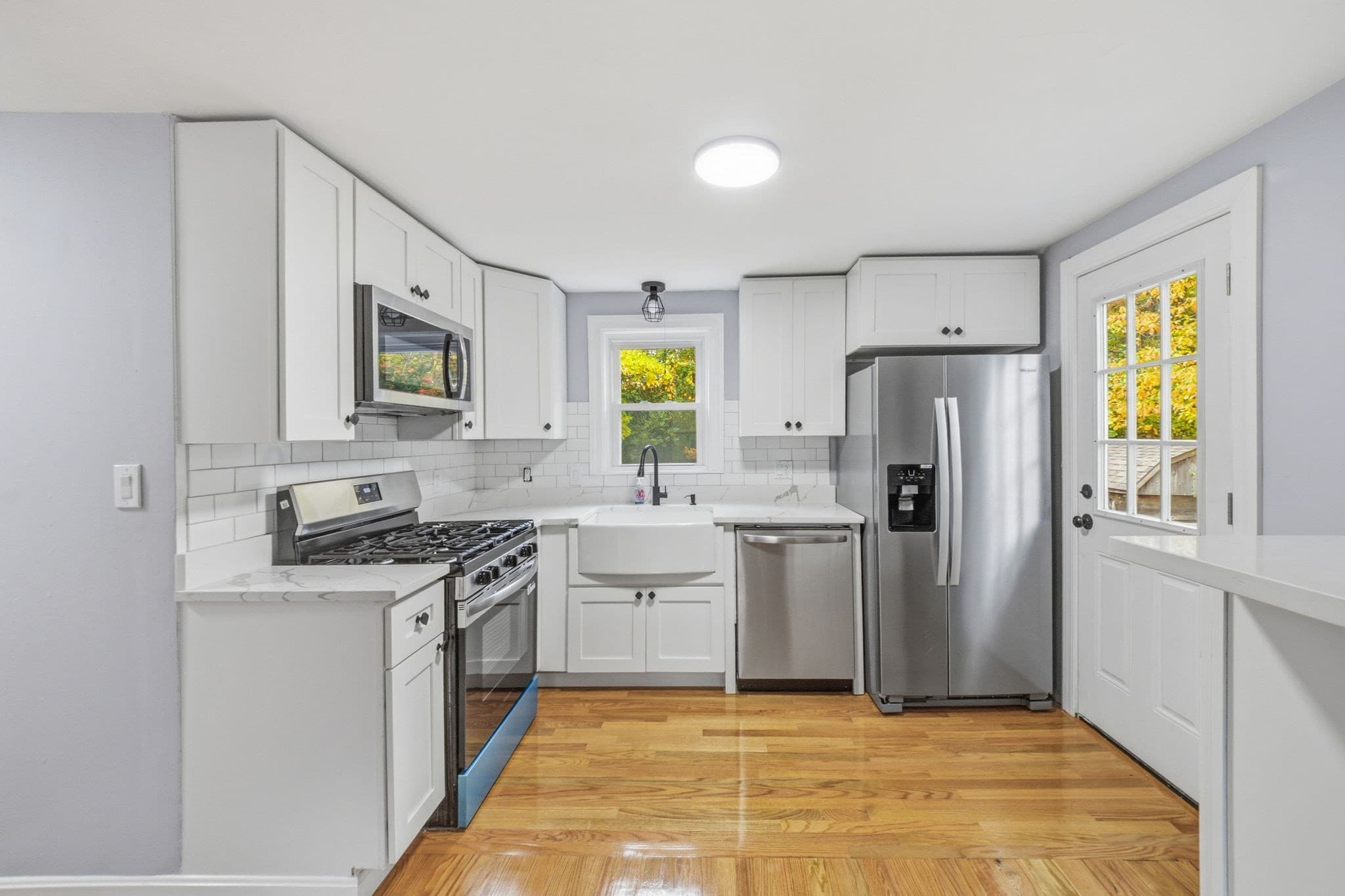 Single Family Residence at 405 Plymouth St, Holbrook MA 02343, photo 7 of 31