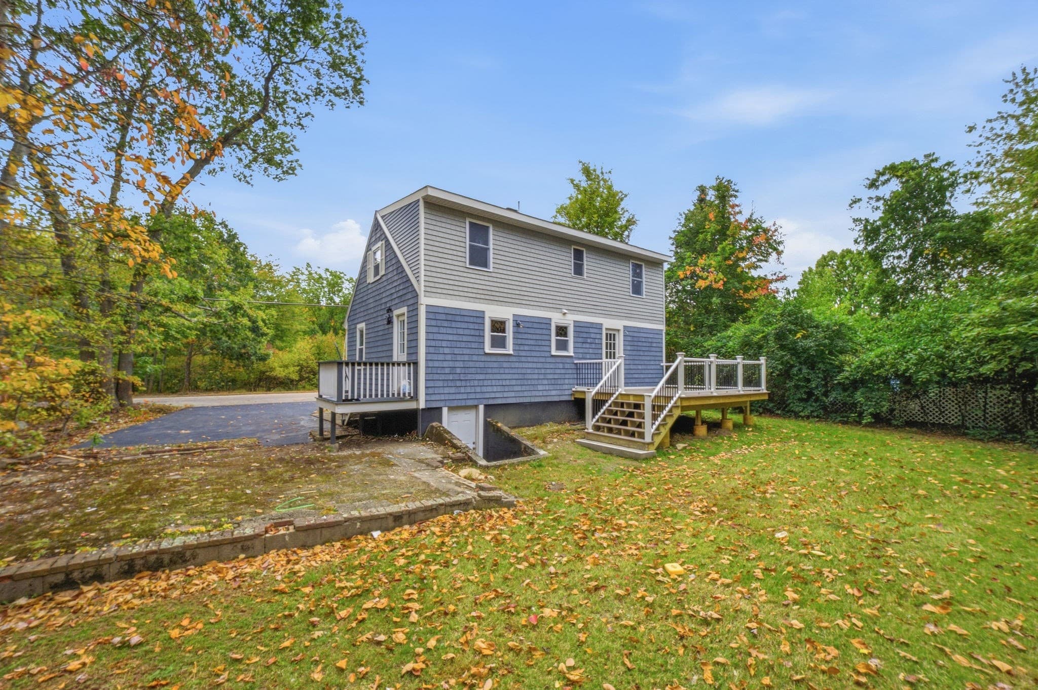 Single Family Residence at 405 Plymouth St, Holbrook MA 02343, photo 3 of 31