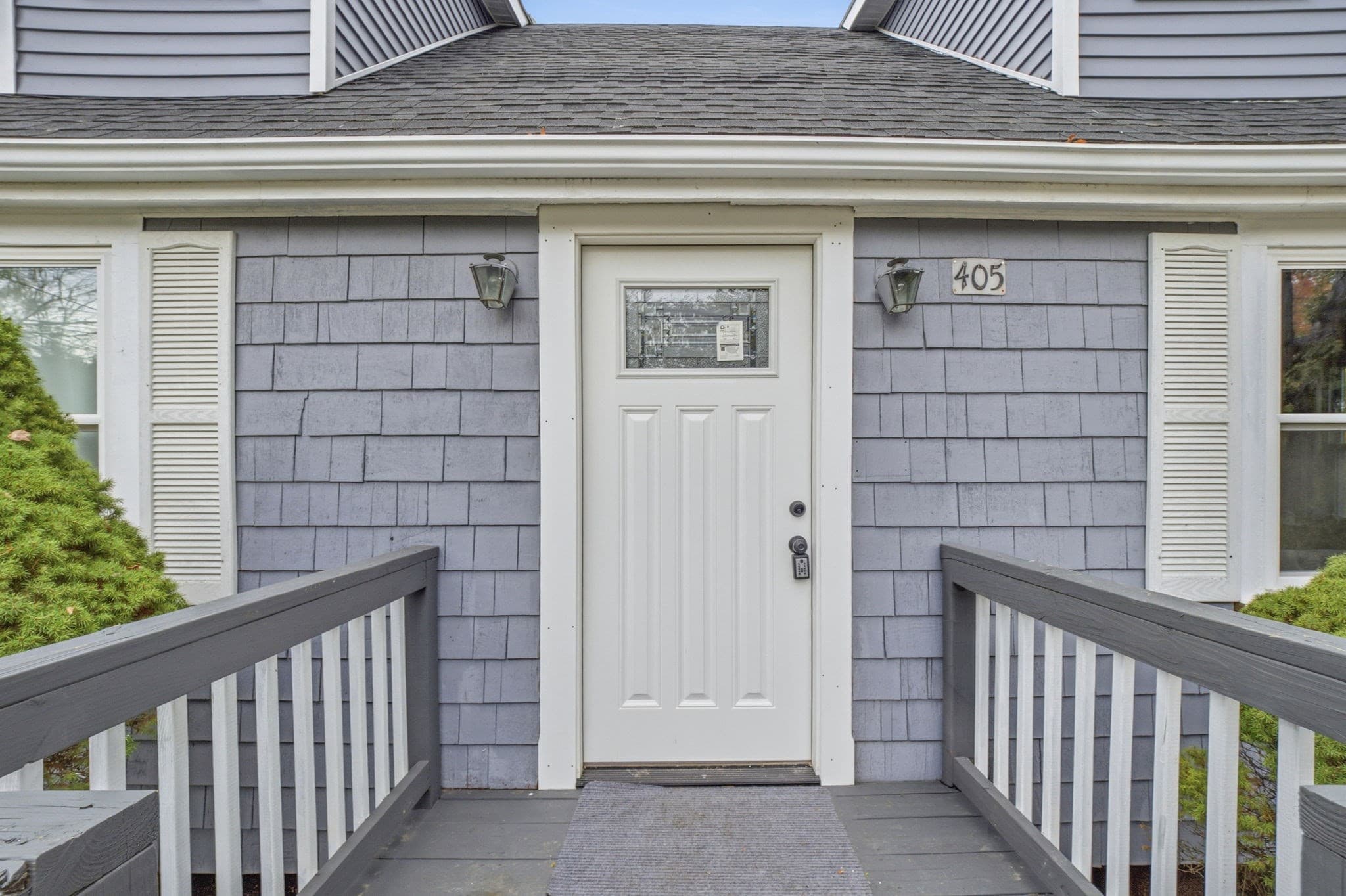 Single Family Residence at 405 Plymouth St, Holbrook MA 02343, photo 4 of 31