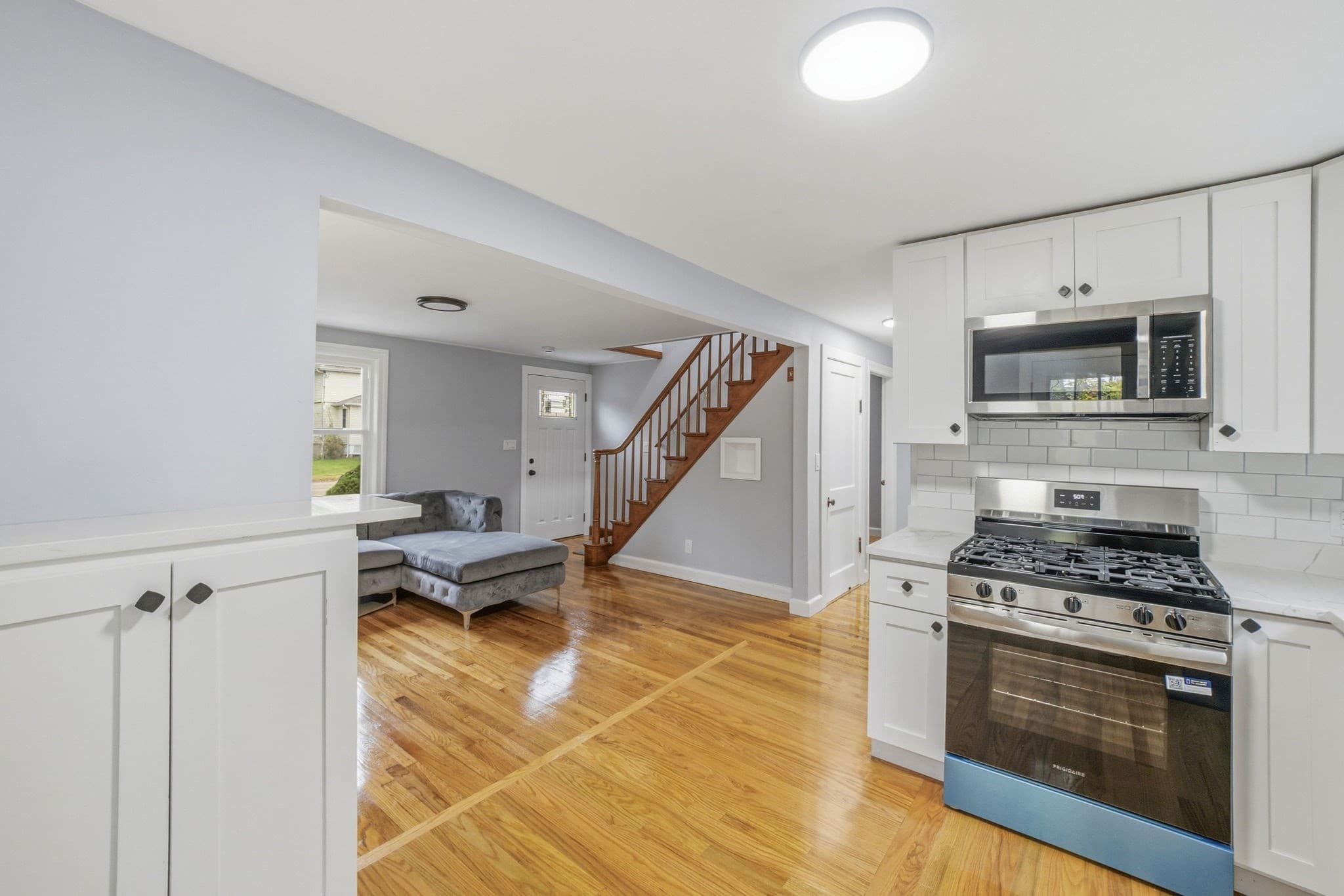 Single Family Residence at 405 Plymouth St, Holbrook MA 02343, photo 8 of 31