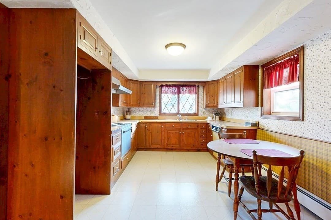 Single Family Residence at 38 Burncoat St, Worcester MA 01605, photo 13 of 31