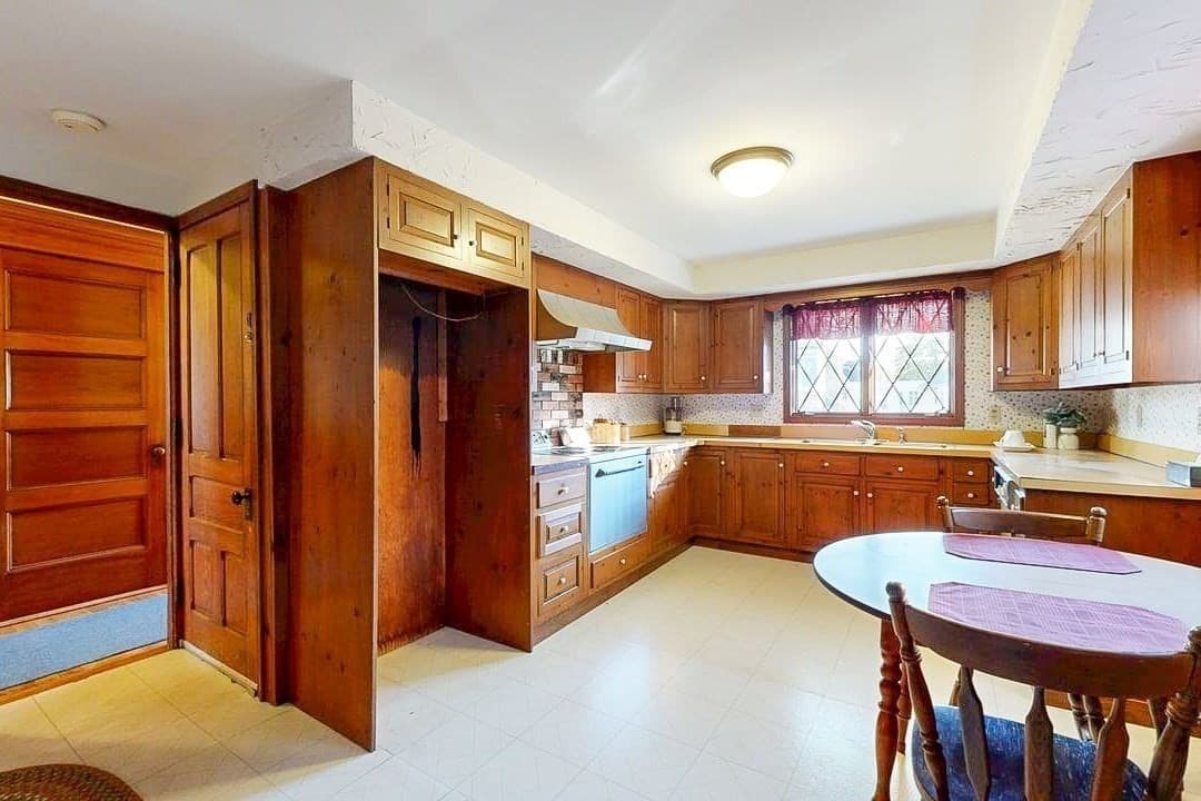 Single Family Residence at 38 Burncoat St, Worcester MA 01605, photo 12 of 31