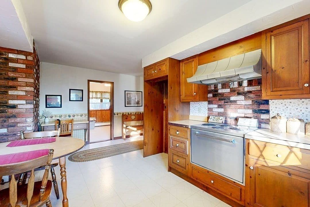 Single Family Residence at 38 Burncoat St, Worcester MA 01605, photo 14 of 31