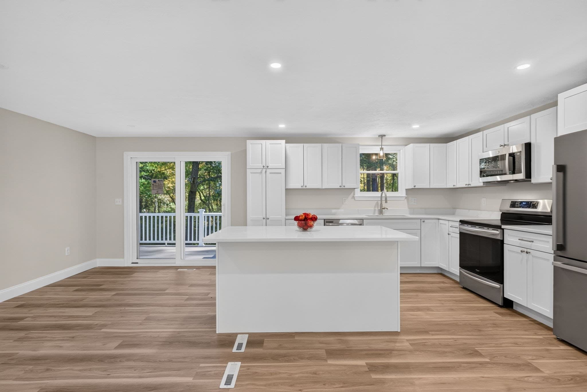 Single Family Residence at 120 Appletree Cir, Bridgewater MA 02324, photo 11 of 42