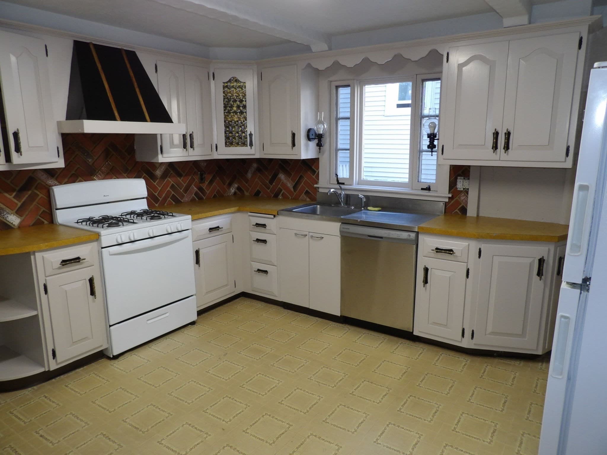 Multi Family at 67 Mechanic St., Spencer MA 01562, photo 4 of 17