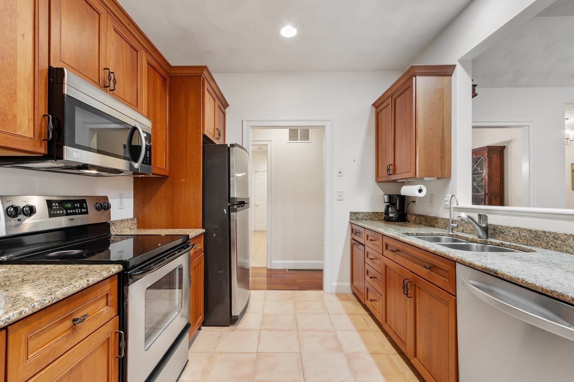 Single Family Residence at 2 Greenbrier Rd,, Manchester MA 01944, photo 7 of 26