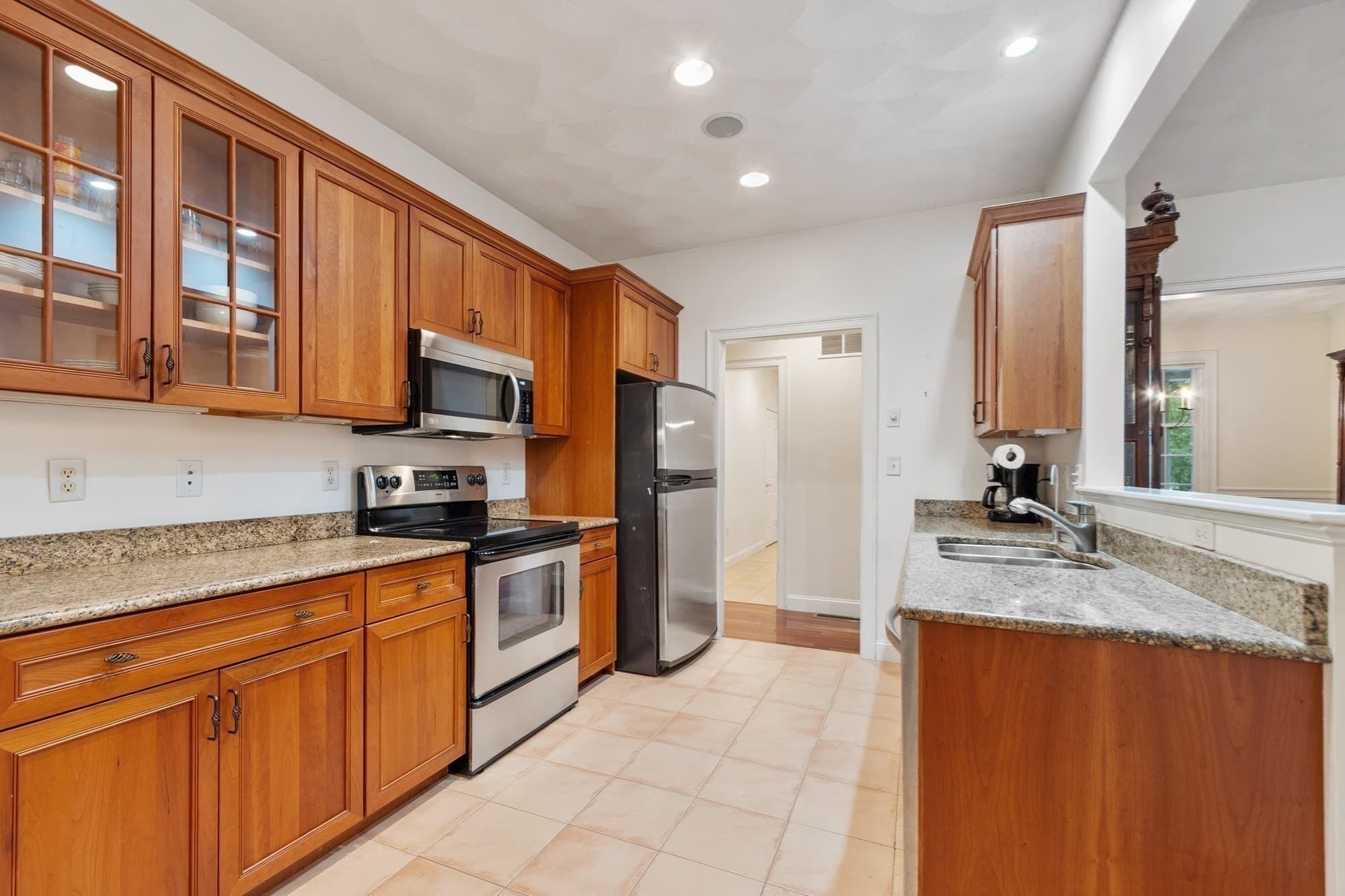 Single Family Residence at 2 Greenbrier Rd,, Manchester MA 01944, photo 4 of 26