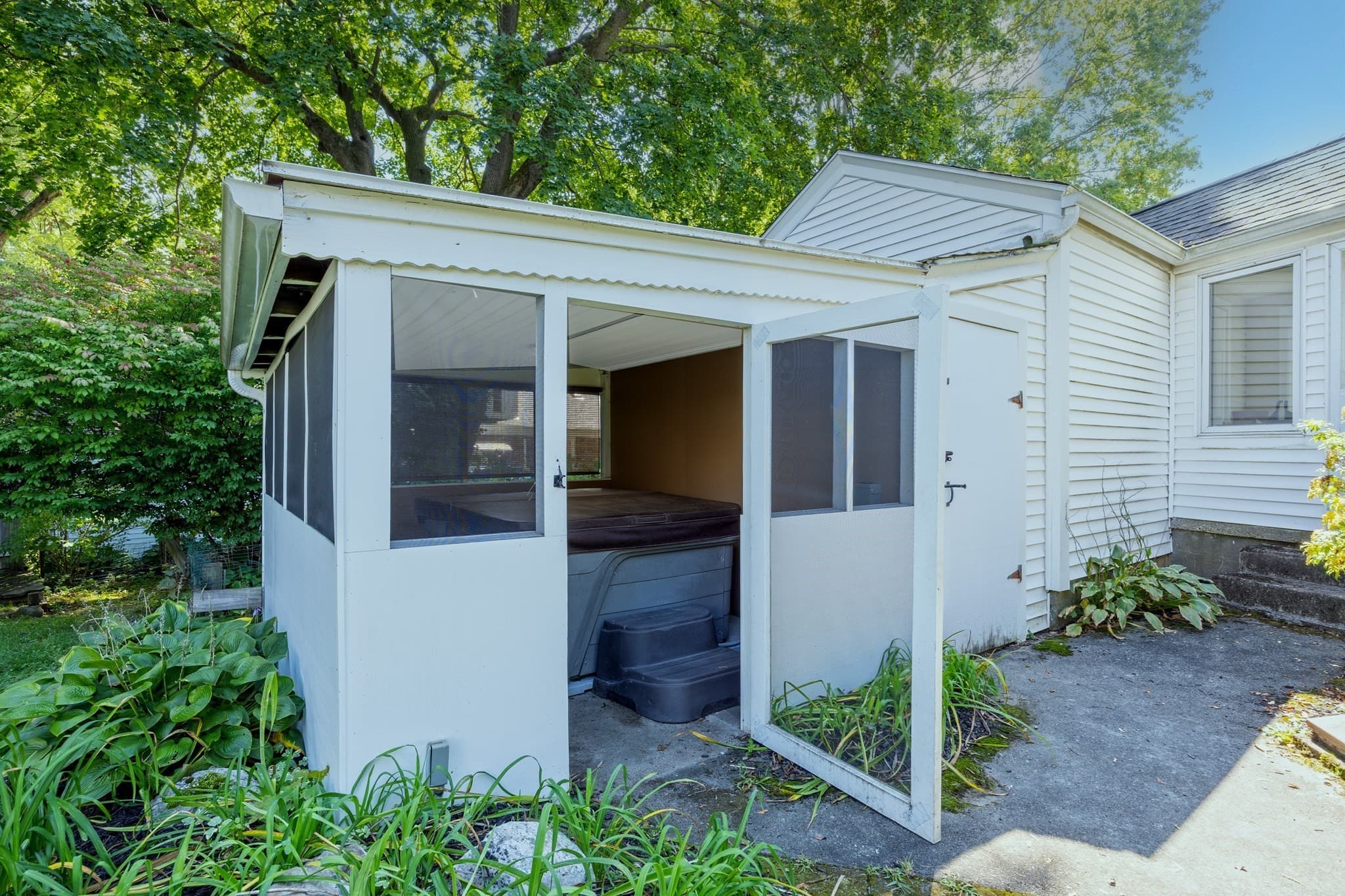 Single Family Residence at 1 Lexington St, South Hadley MA 01075, photo 11 of 40