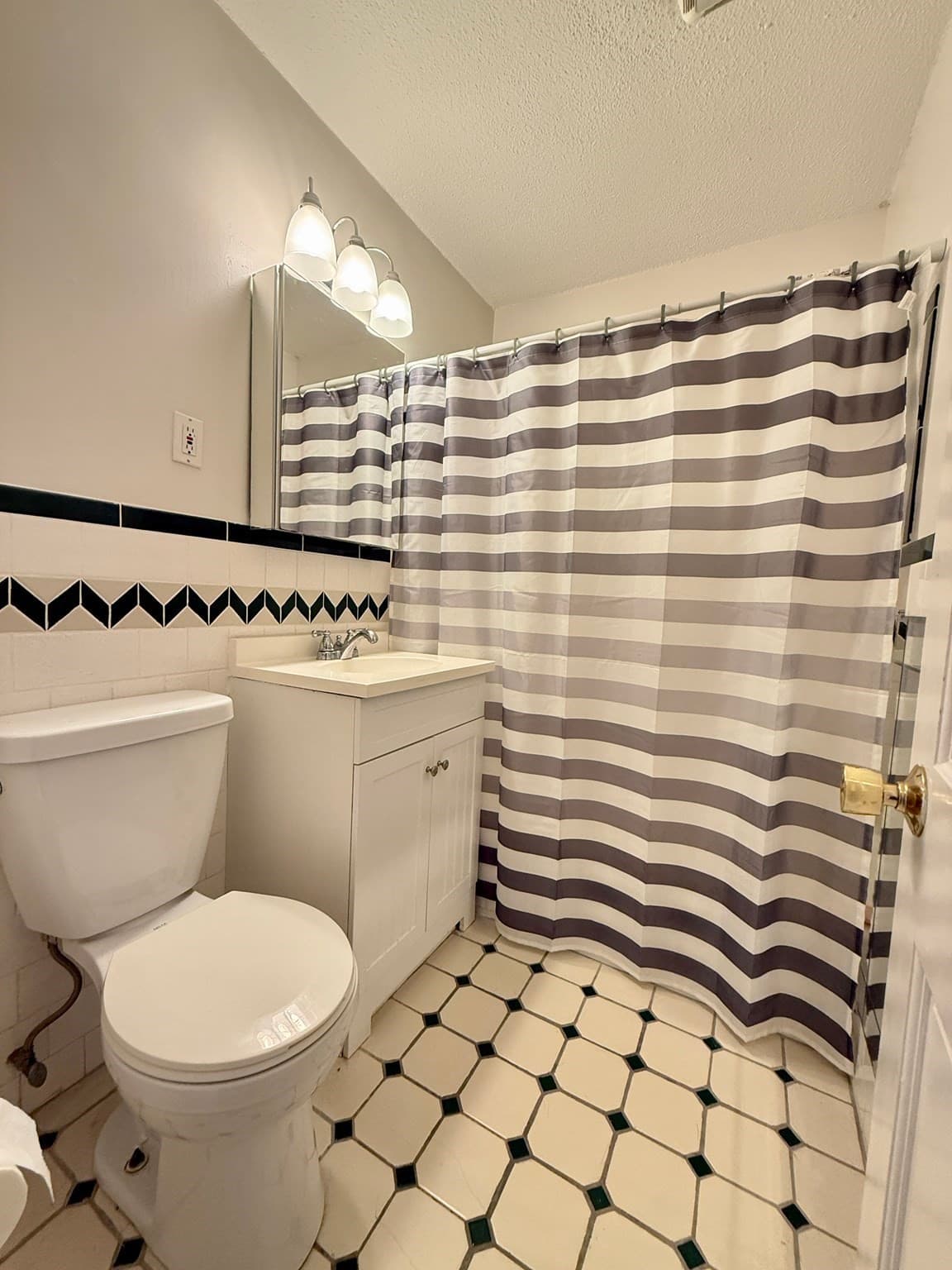 Condominium at 69 Nicholas Rd # J, Framingham MA 01701, photo 5 of 10