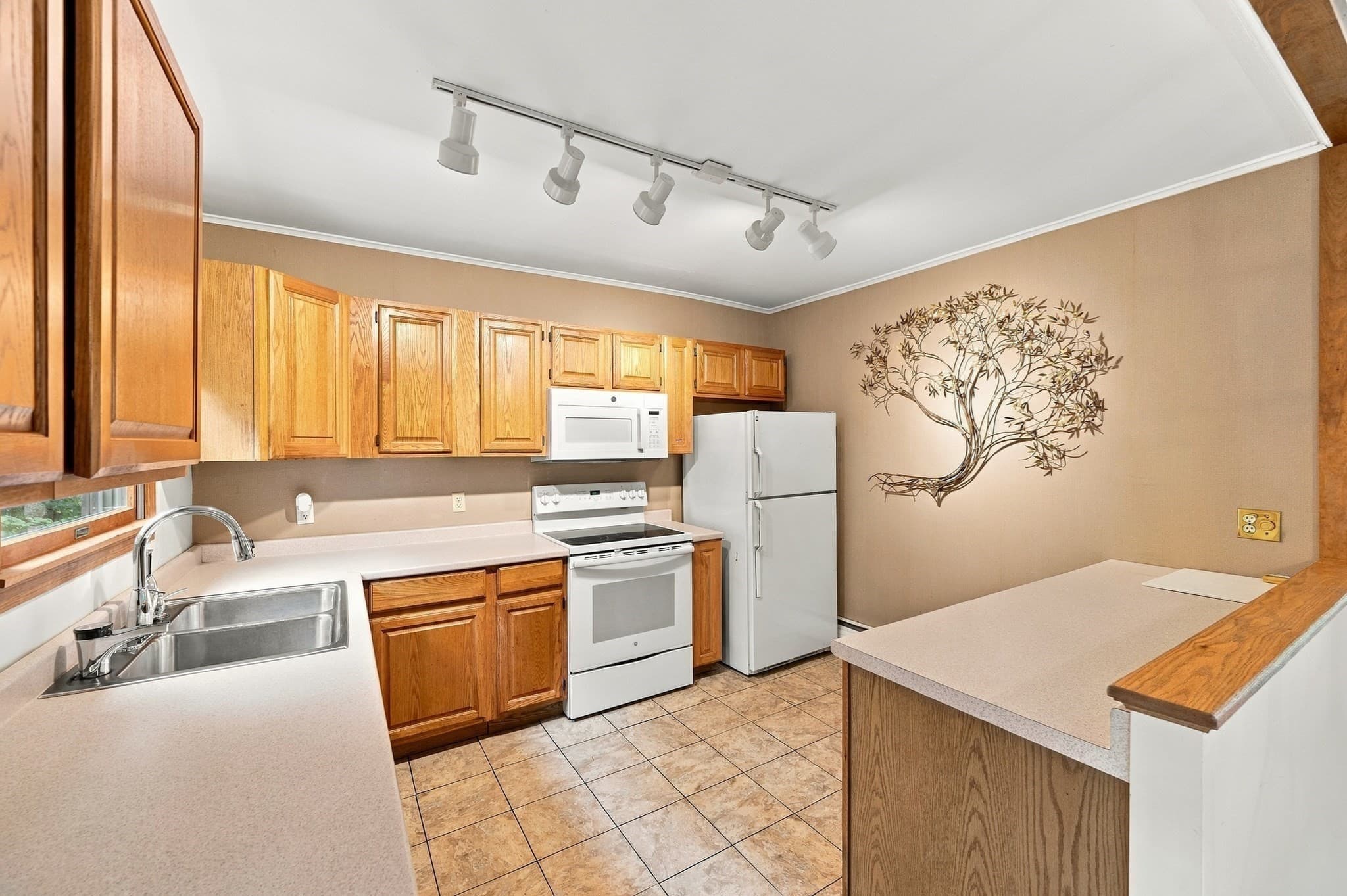 Single Family Residence at 290 Middleton Rd, Boxford MA 01921, photo 14 of 37