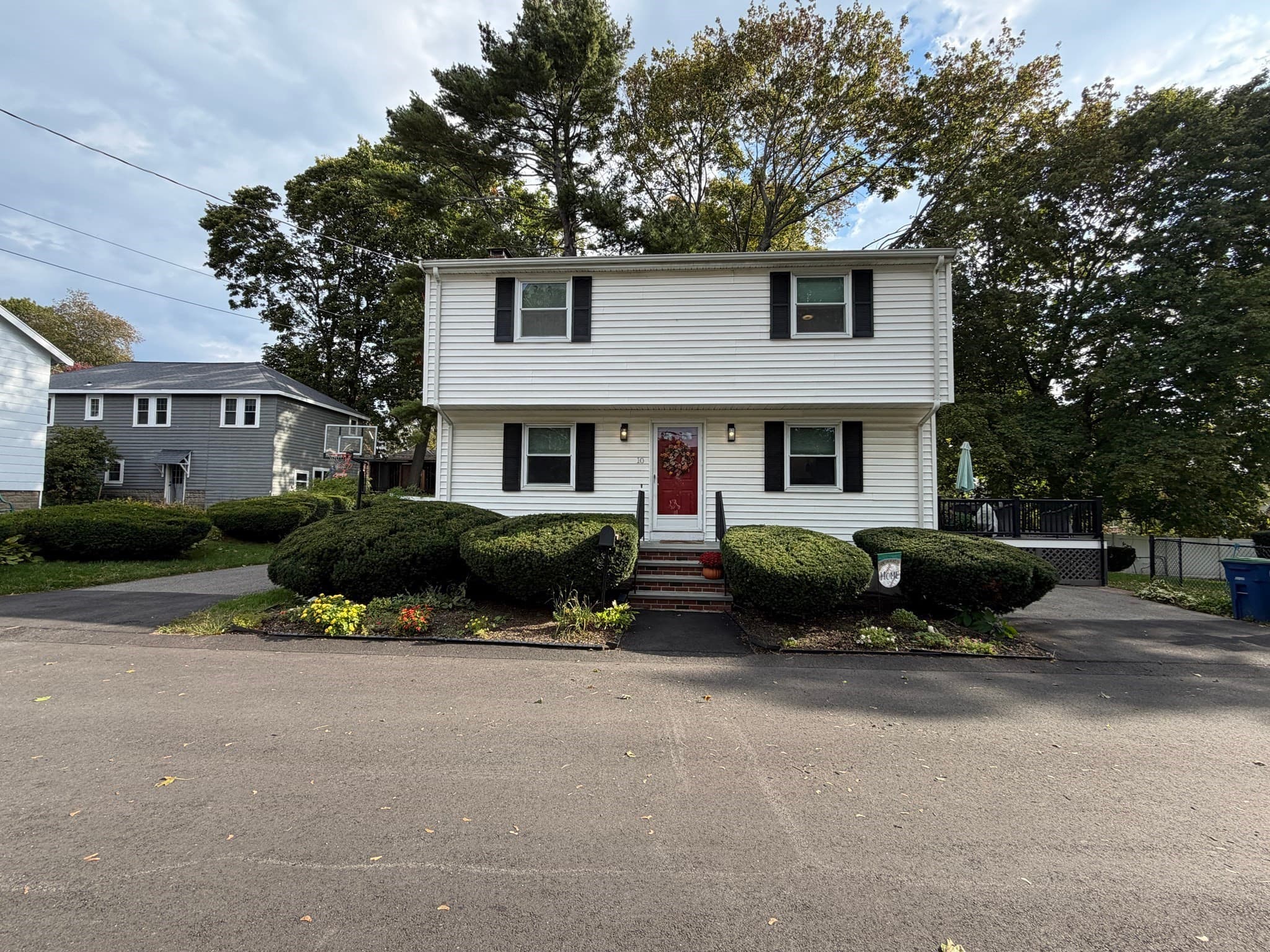 Single Family Residence at 10 Autumn St, Braintree MA 02184, photo 2 of 34