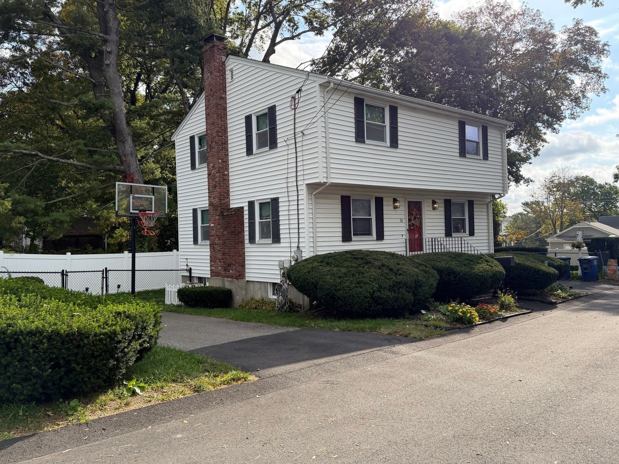 Single Family Residence at 10 Autumn St, Braintree MA 02184, photo 4 of 34