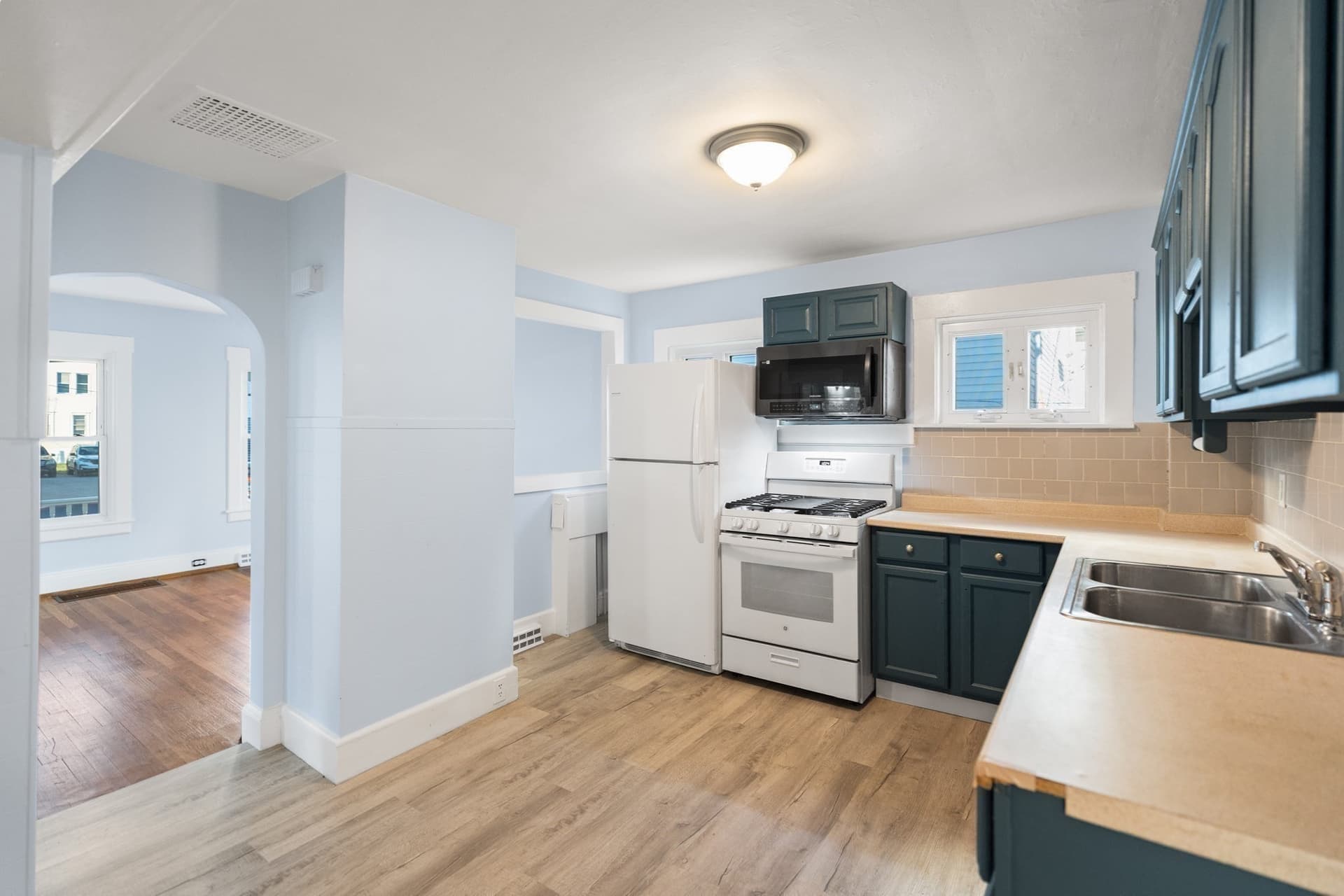 Single Family Residence at 260 Phillips Ave, New Bedford MA 02746, photo 12 of 34