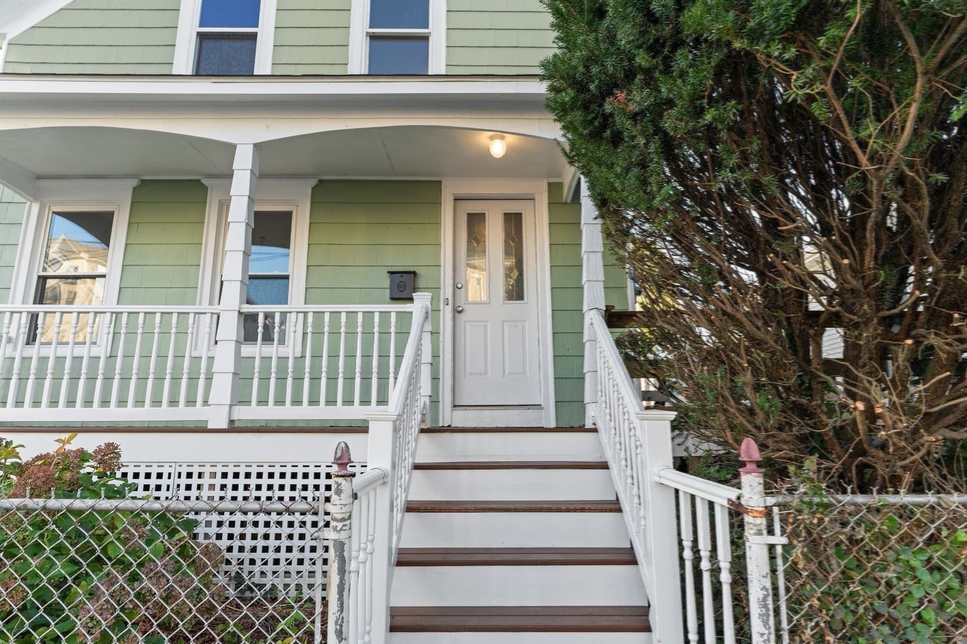 Single Family Residence at 260 Phillips Ave, New Bedford MA 02746, photo 3 of 34