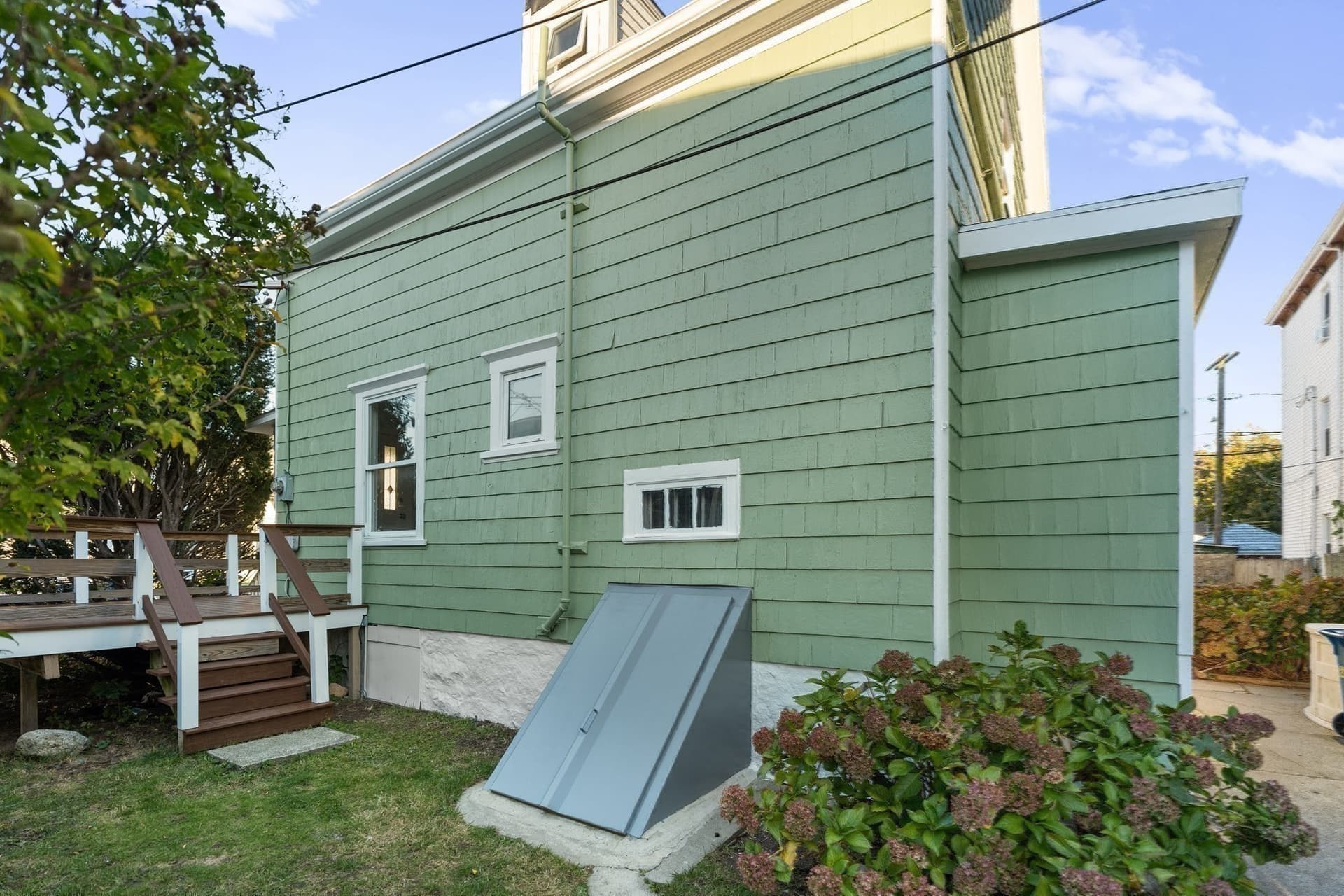 Single Family Residence at 260 Phillips Ave, New Bedford MA 02746, photo 32 of 34