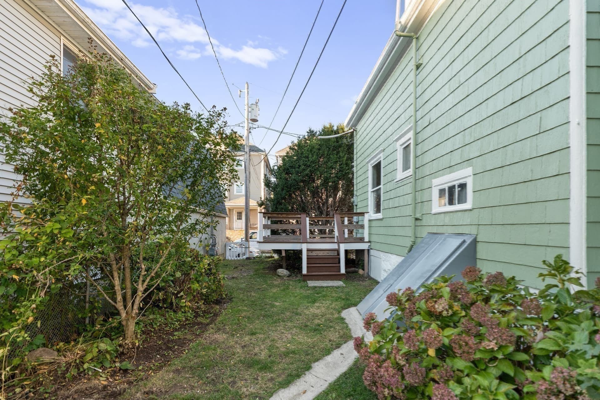 Single Family Residence at 260 Phillips Ave, New Bedford MA 02746, photo 28 of 34