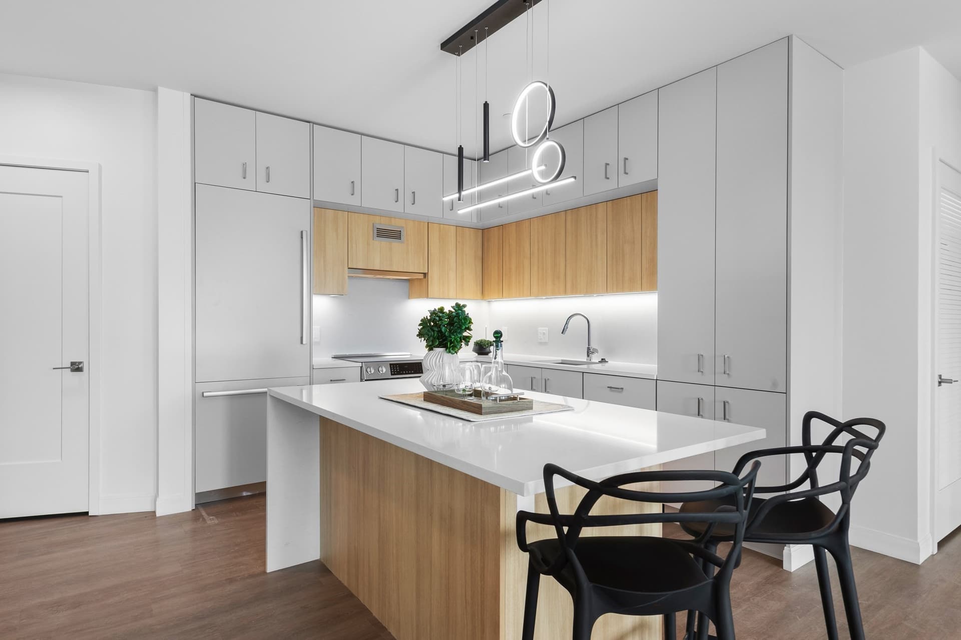 Apartment at 610 Hammond St # 201, Brookline MA 02467, photo 6 of 28