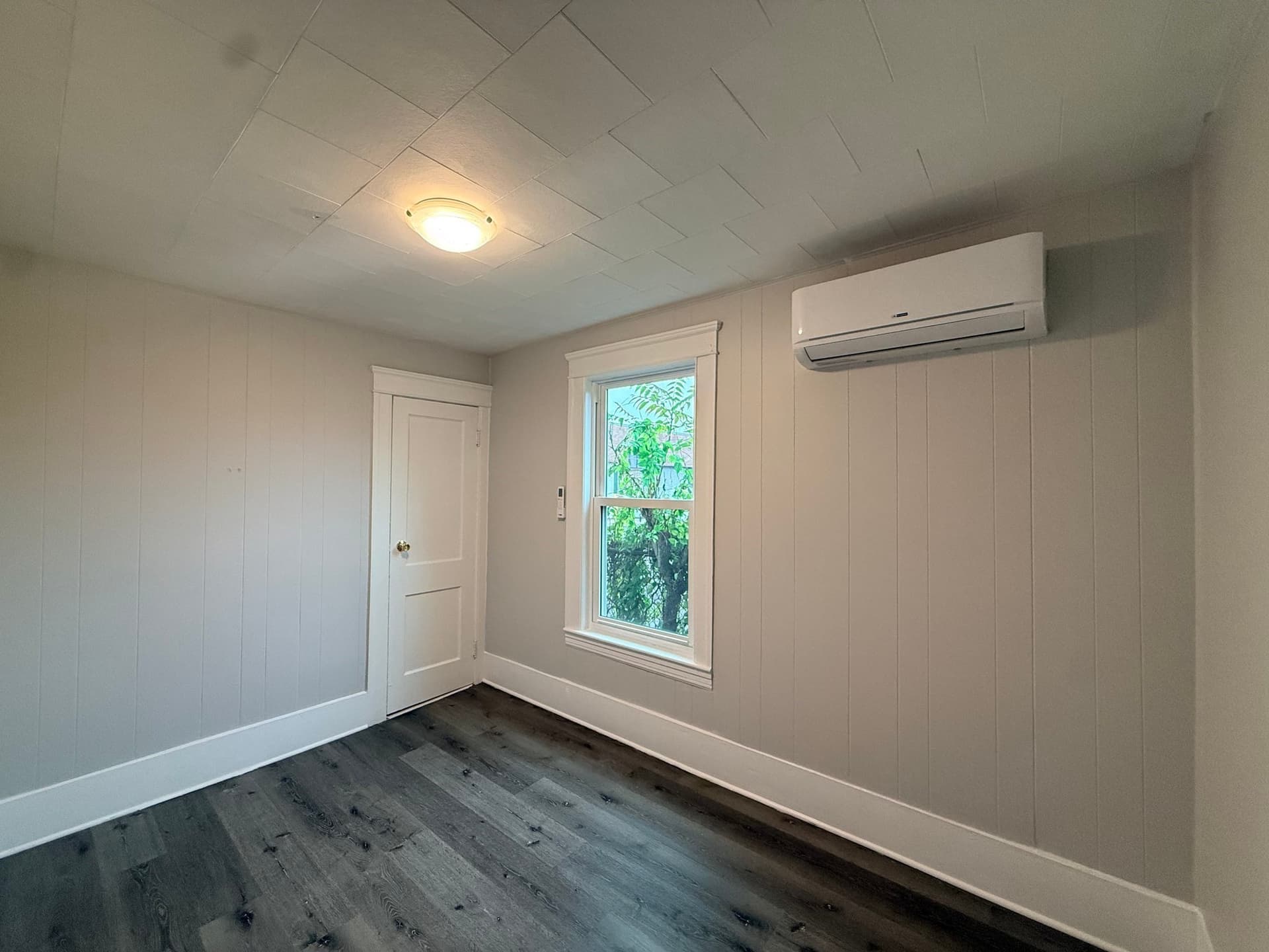 Apartment at 18 Ellsworth St # 1, Worcester MA 01610, photo 7 of 11