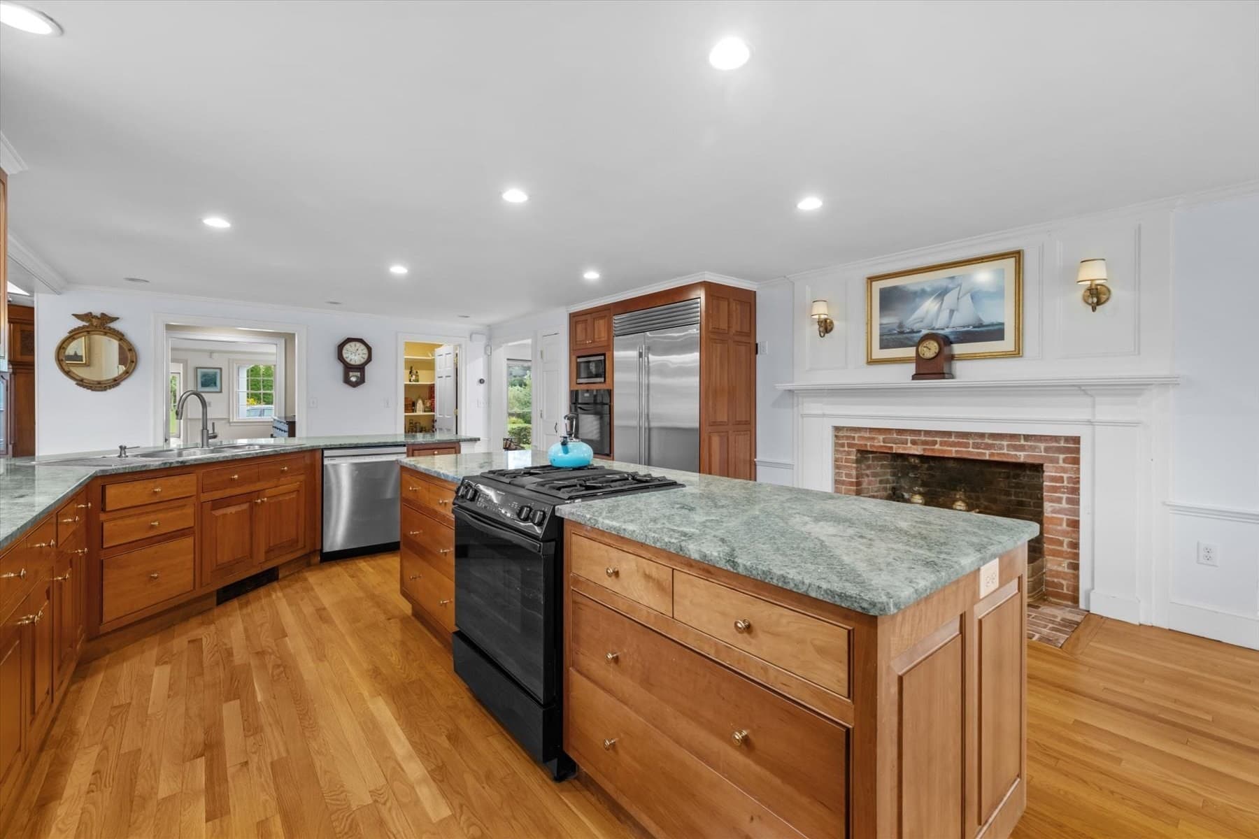 Single Family Residence at 34 Sunset Rd, Duxbury MA 02332, photo 4 of 42