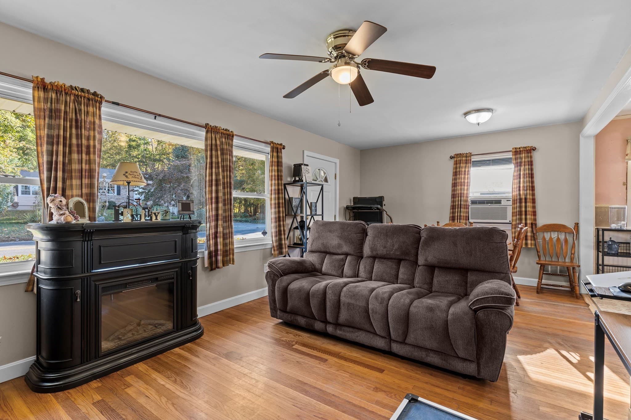 Single Family Residence at 216 S St E, Raynham MA 02767, photo 6 of 26
