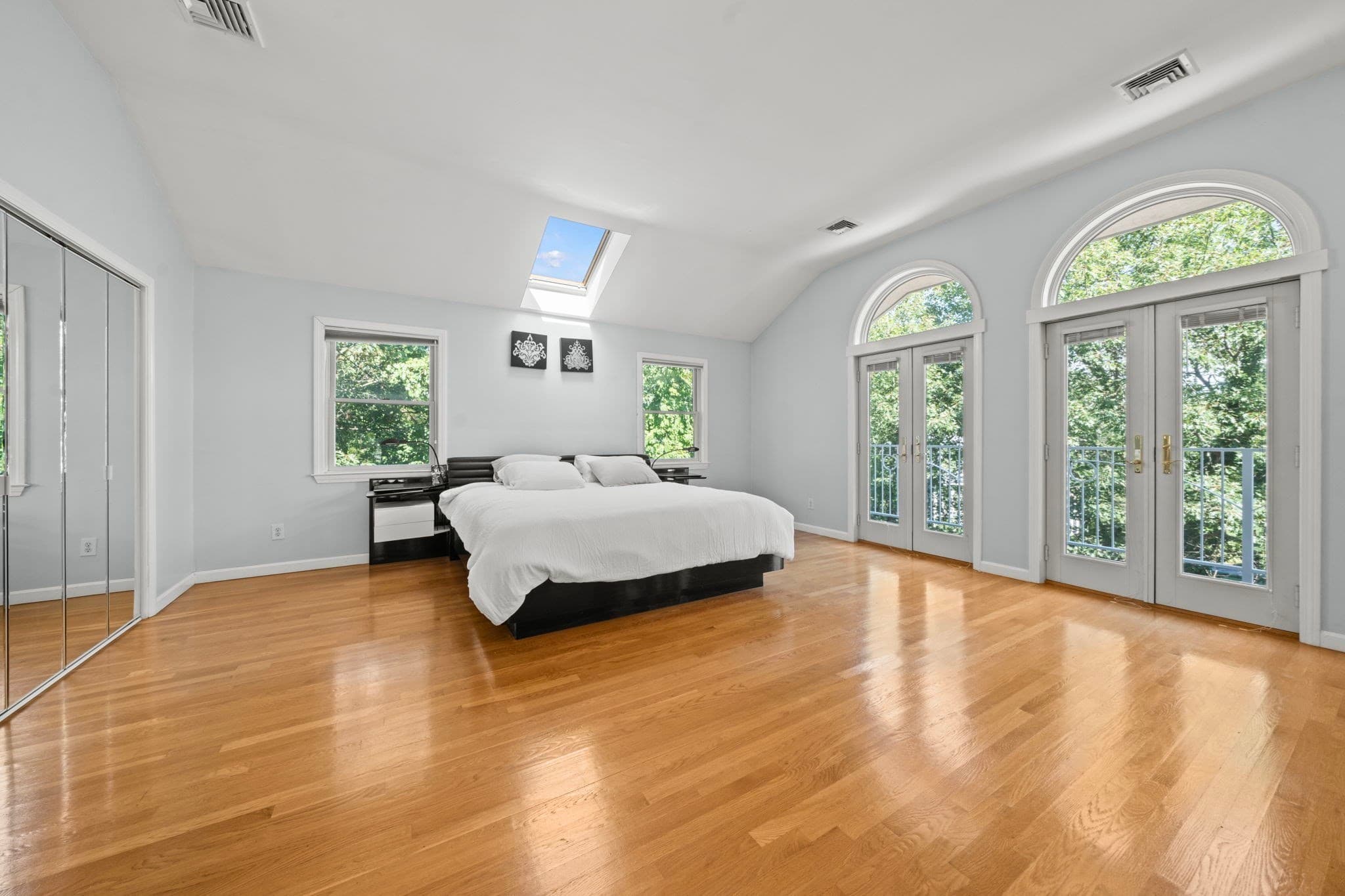 Single Family Residence at 18 Surrey Road, Winchester MA 01890, photo 16 of 41